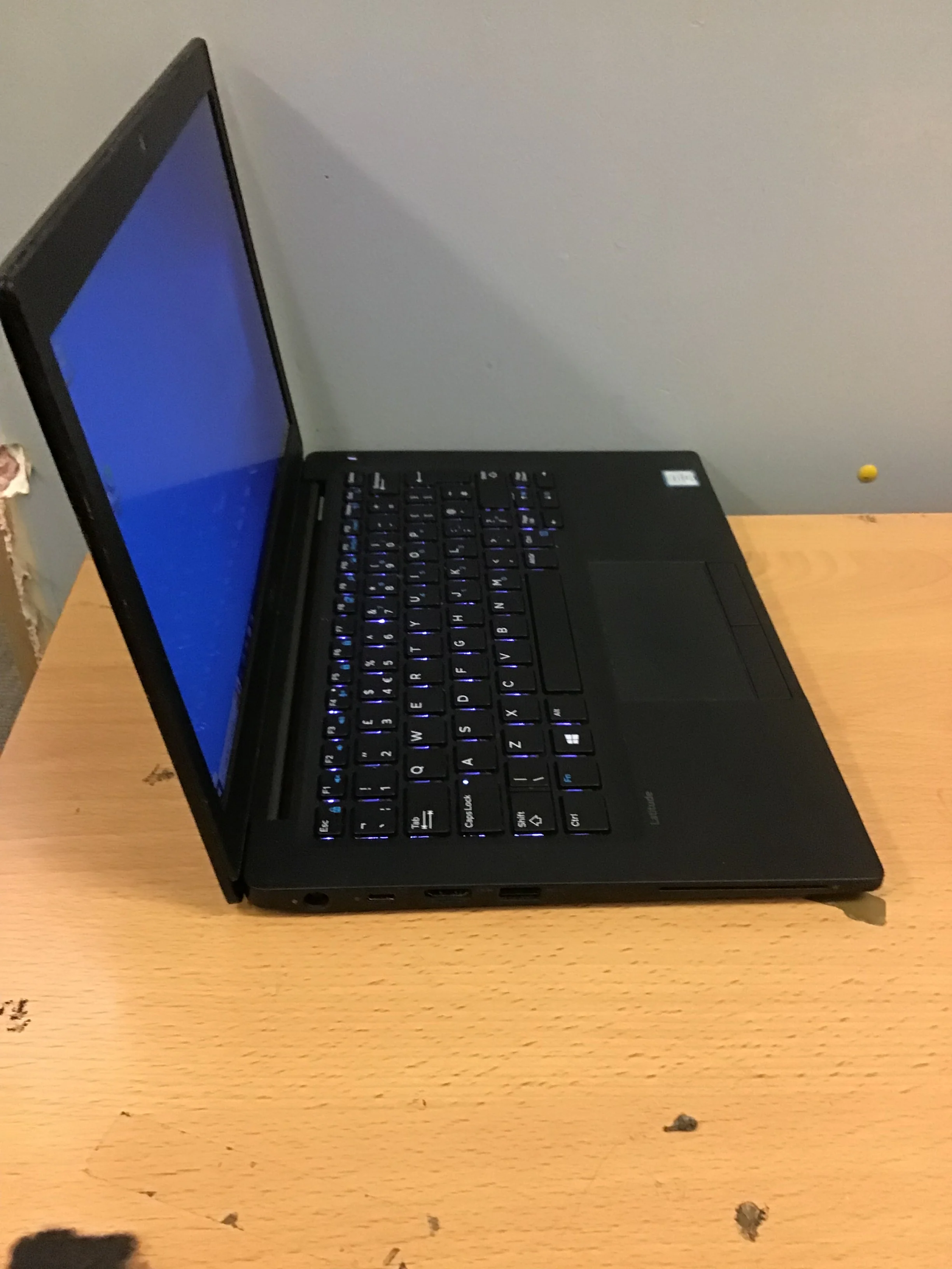 Dell Latitude 7280 Business Laptop, 12.5-Inch Notebook, Intel Core i5-6300U, 16GB RAM, 256GB SSD, US Keyboard, Win 10 Pro (Renewed) - Image 4
