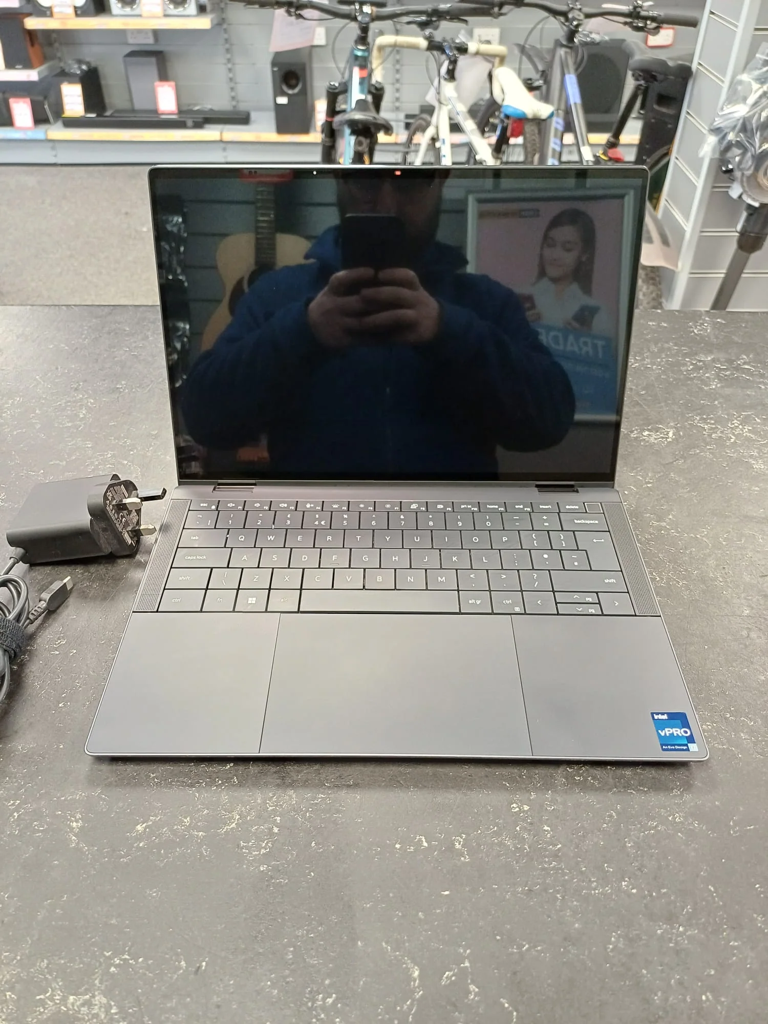 Dell Latitude 9440 2-in-1 Laptop - Image 2