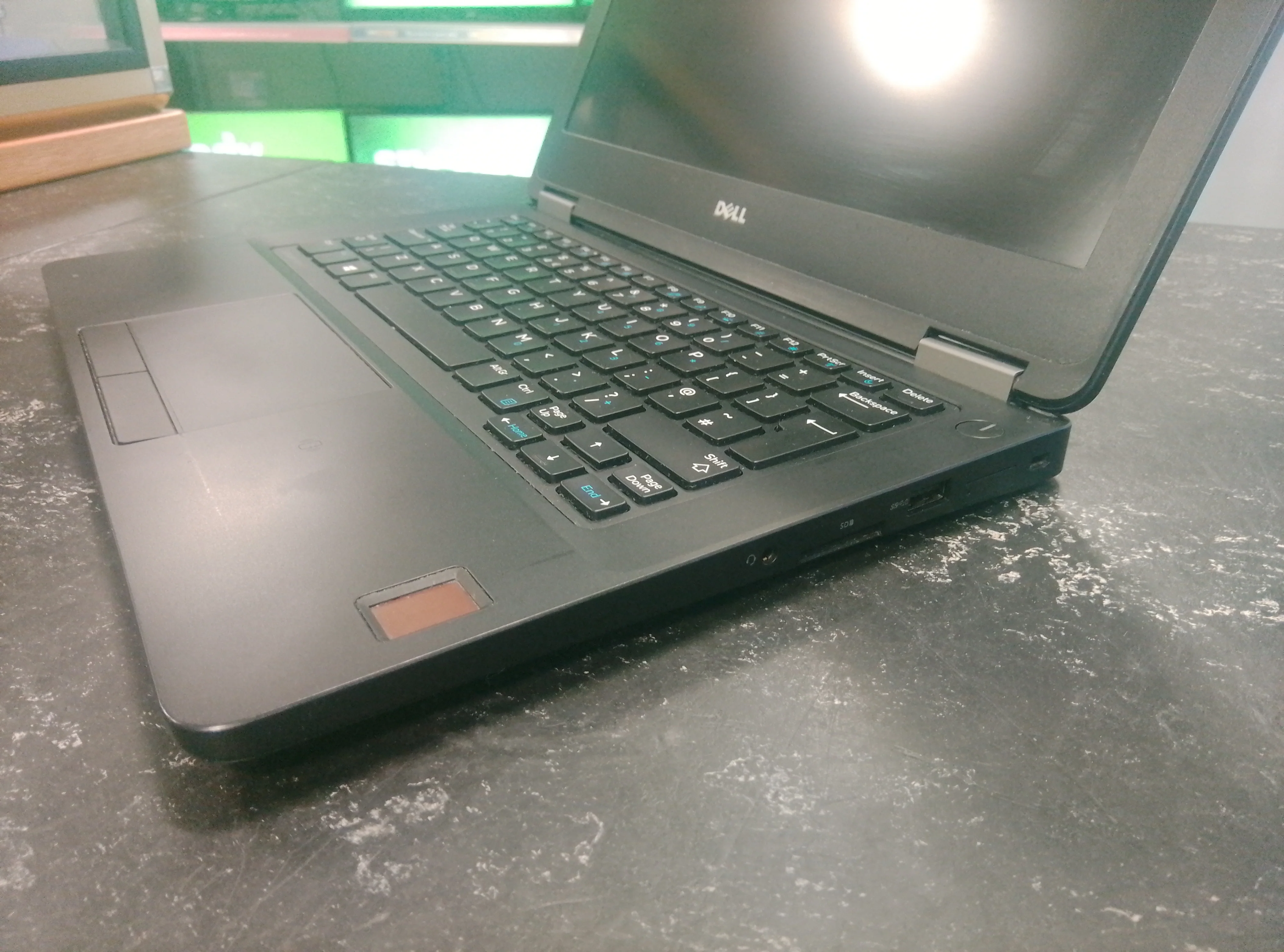 Dell Latitude E5270 - Image 4