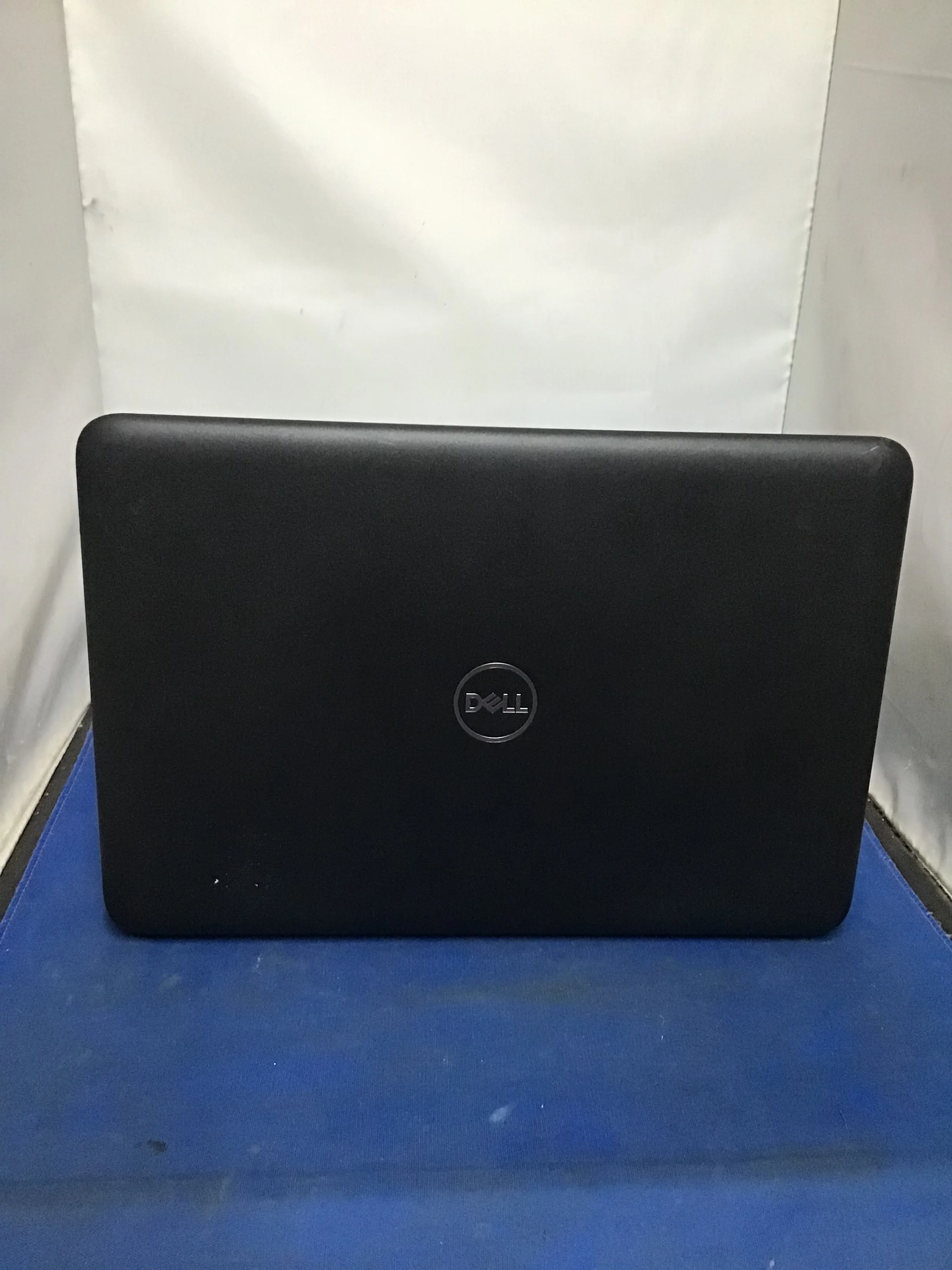 Dell Lattitude 3190 Laptop - Windows 10 - Image 3