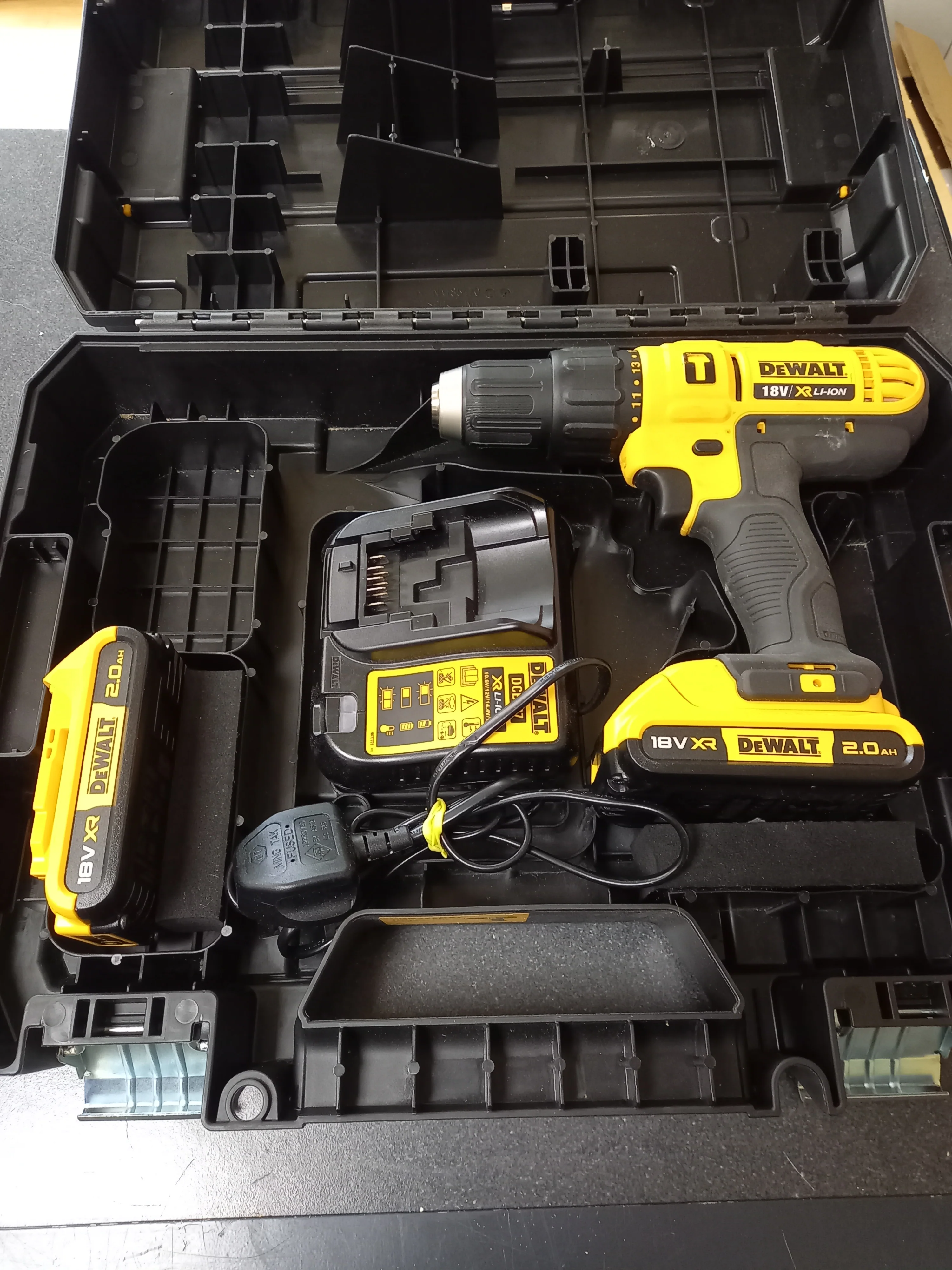 DeWalt 18V Li-ion Brushed Cordless Combi Drill - Image 2