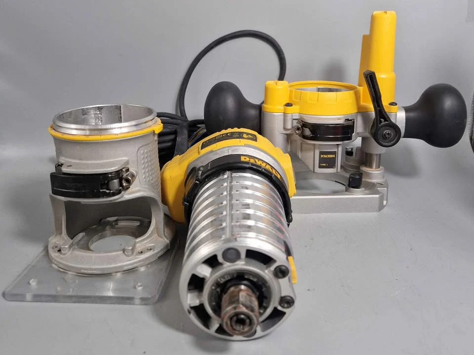 DeWalt D26200 Compact Router 240v in box with accessories (collection Only) - Image 3