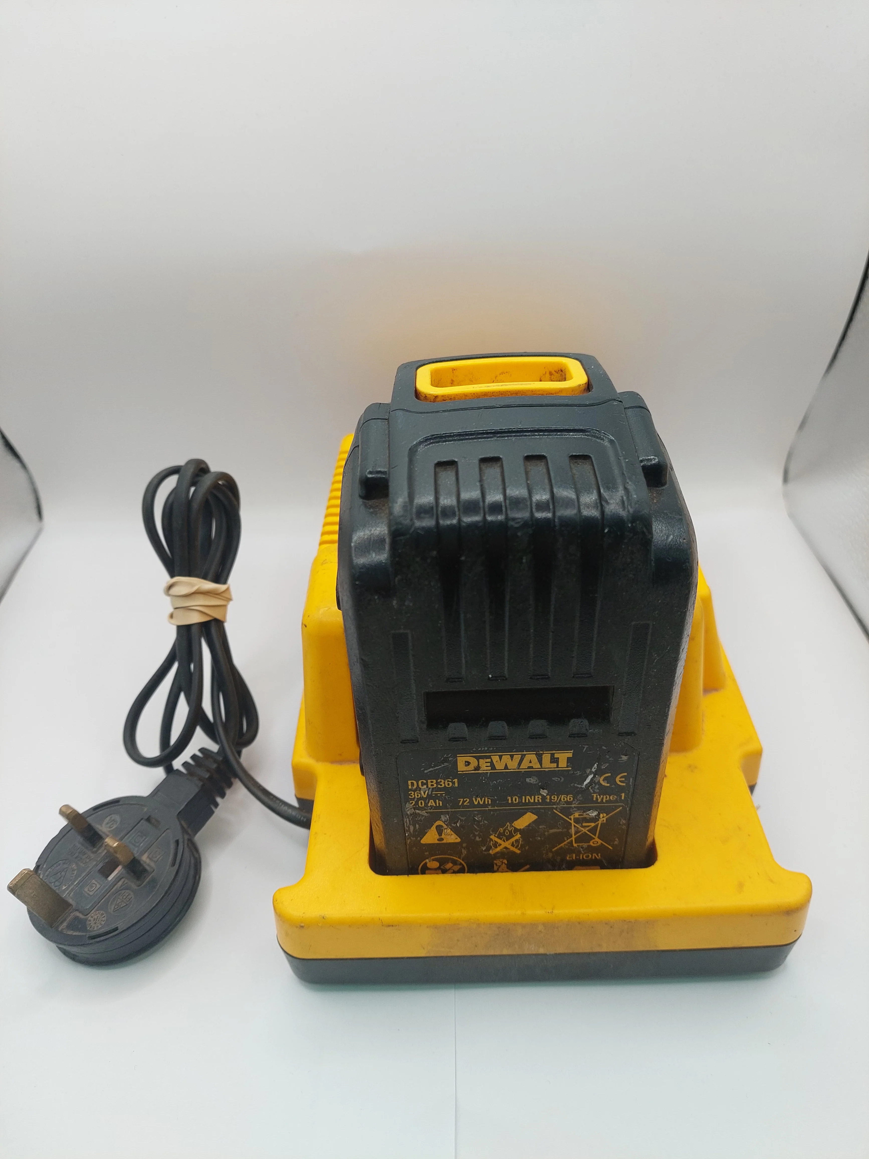 DeWalt DCB361 36V 2.0Ah Battery with DE9000 Charger - Image 3