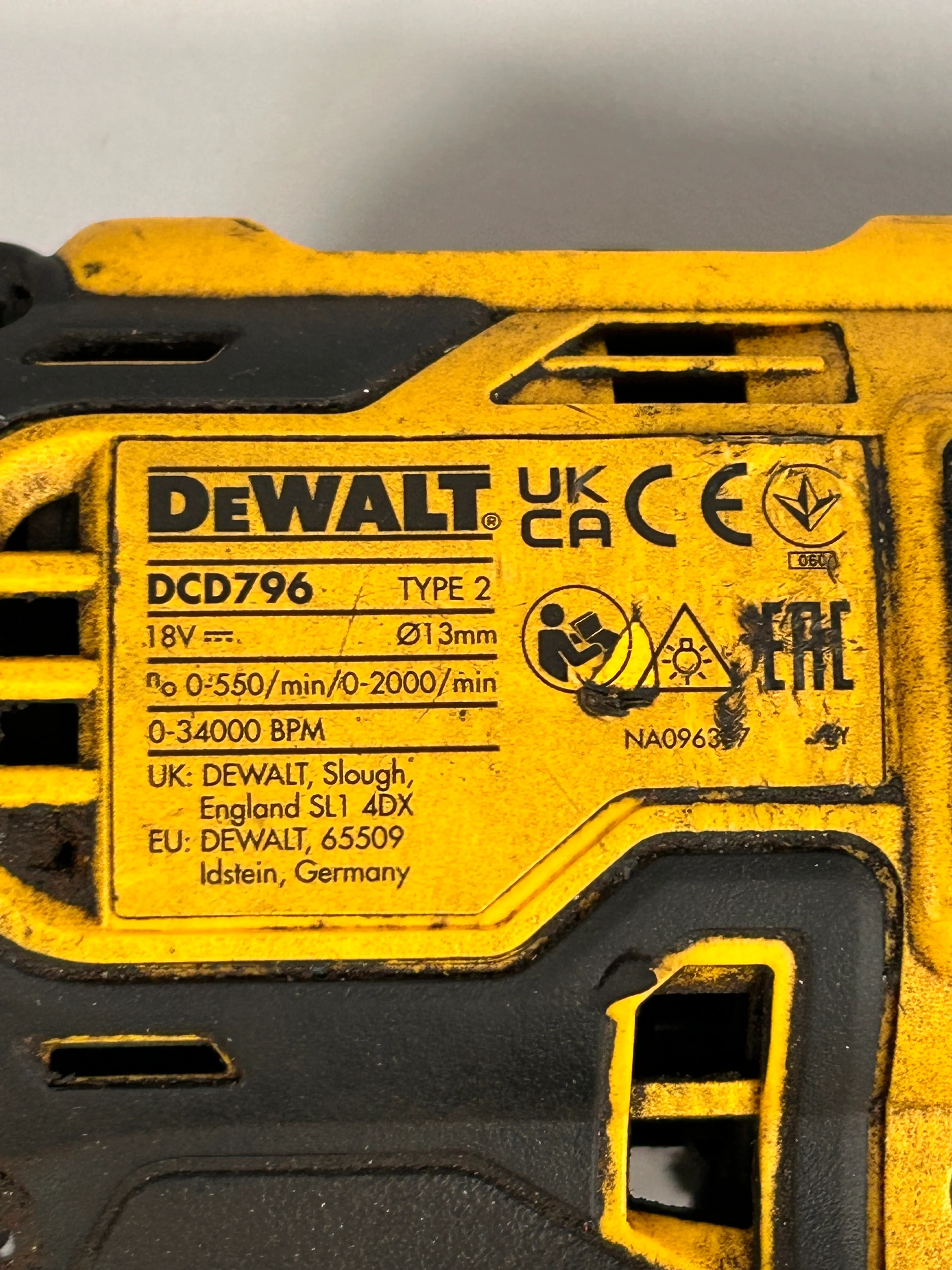 DeWALT DCD796 18V XR BRUSHLESS Combi Drill - Image 4