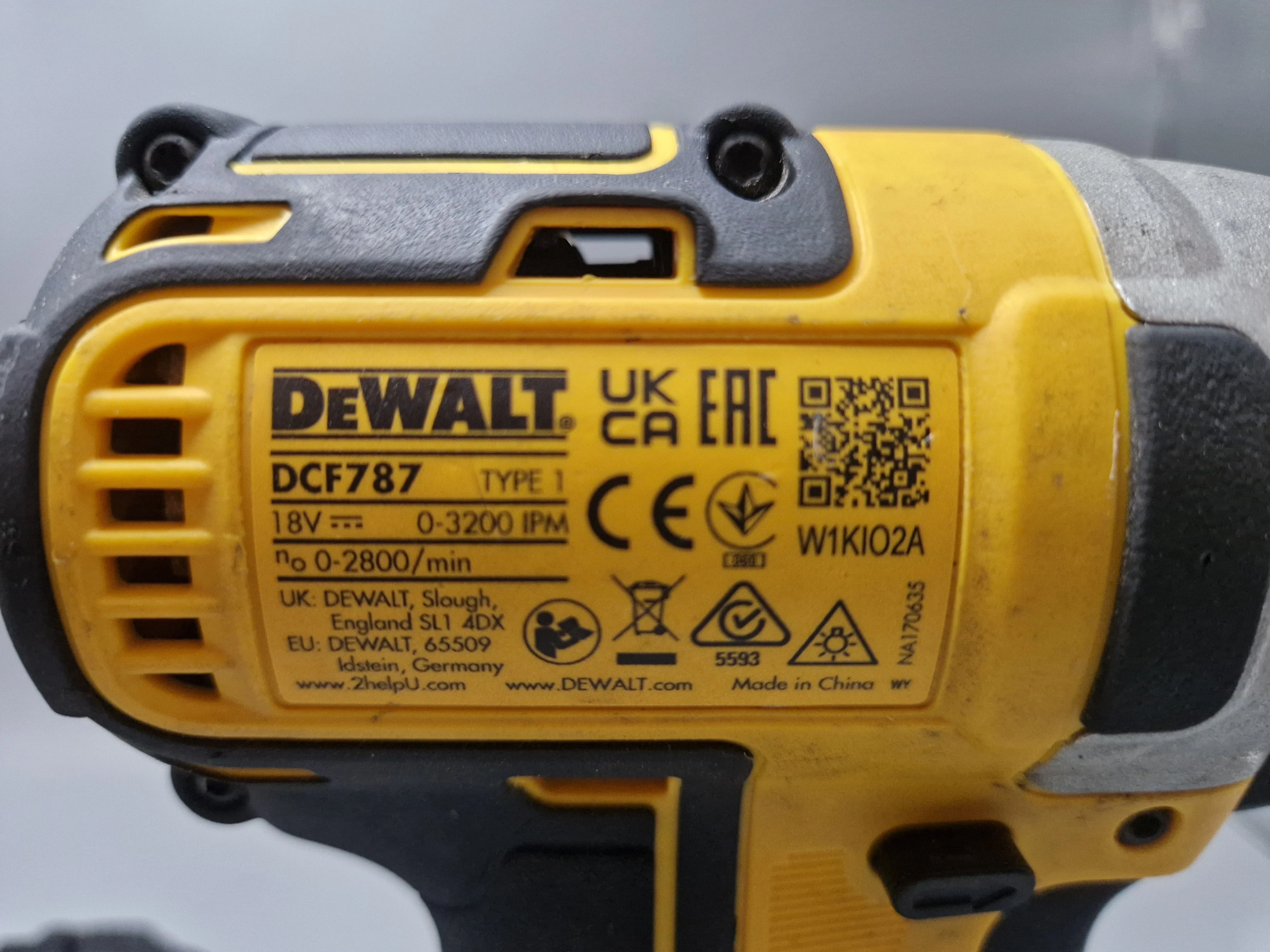 Dewalt DCF787 Cordless Brushless Impact Driver with 2x 4.0ah batteries and charger - Image 4