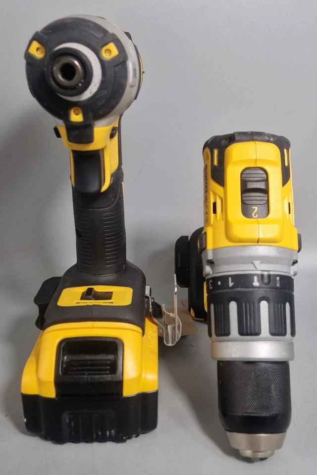 DeWalt DCF887 Impact Driver and DCD796 Combi Drill With 5.0Ah battery - Image 4
