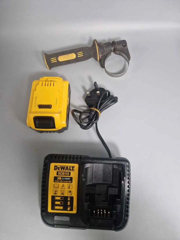 Dewalt DCH273 18V XR Brushless Power Tool with 5Ah Battery, charger and case - Image 3