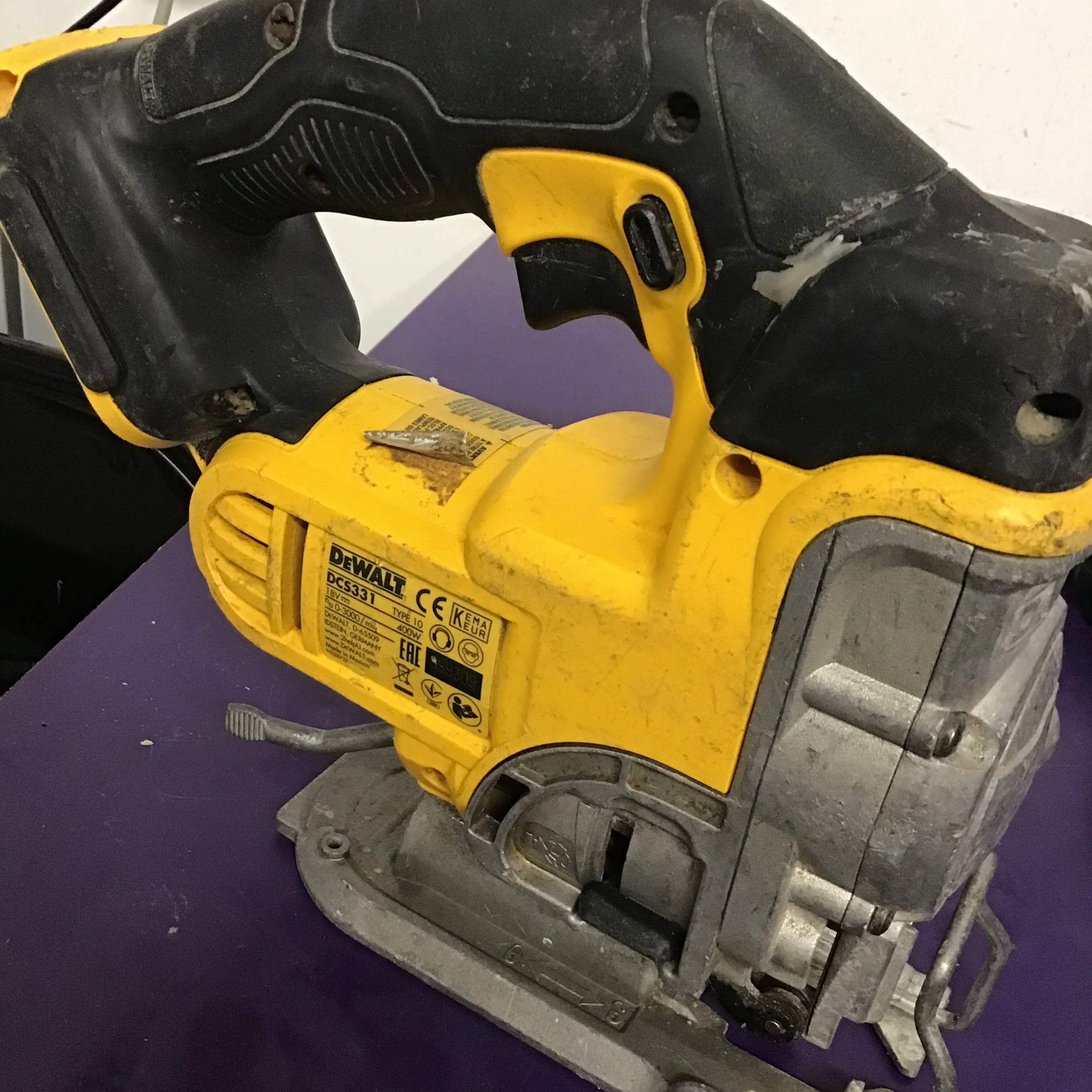 DeWalt DCS331 18V XR Pendulum Jigsaw with battery and charger. - Image 4