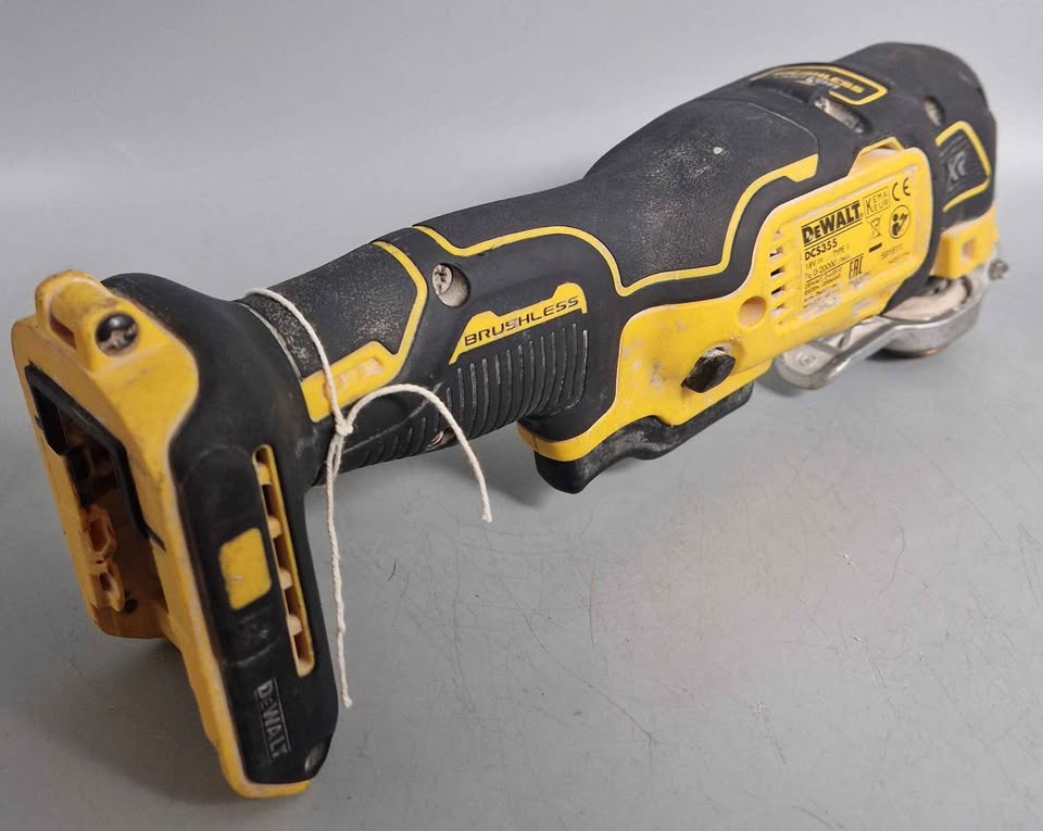DeWalt DCS355 XR 18v Brushless Multi-Tool - Body Only - Image 4