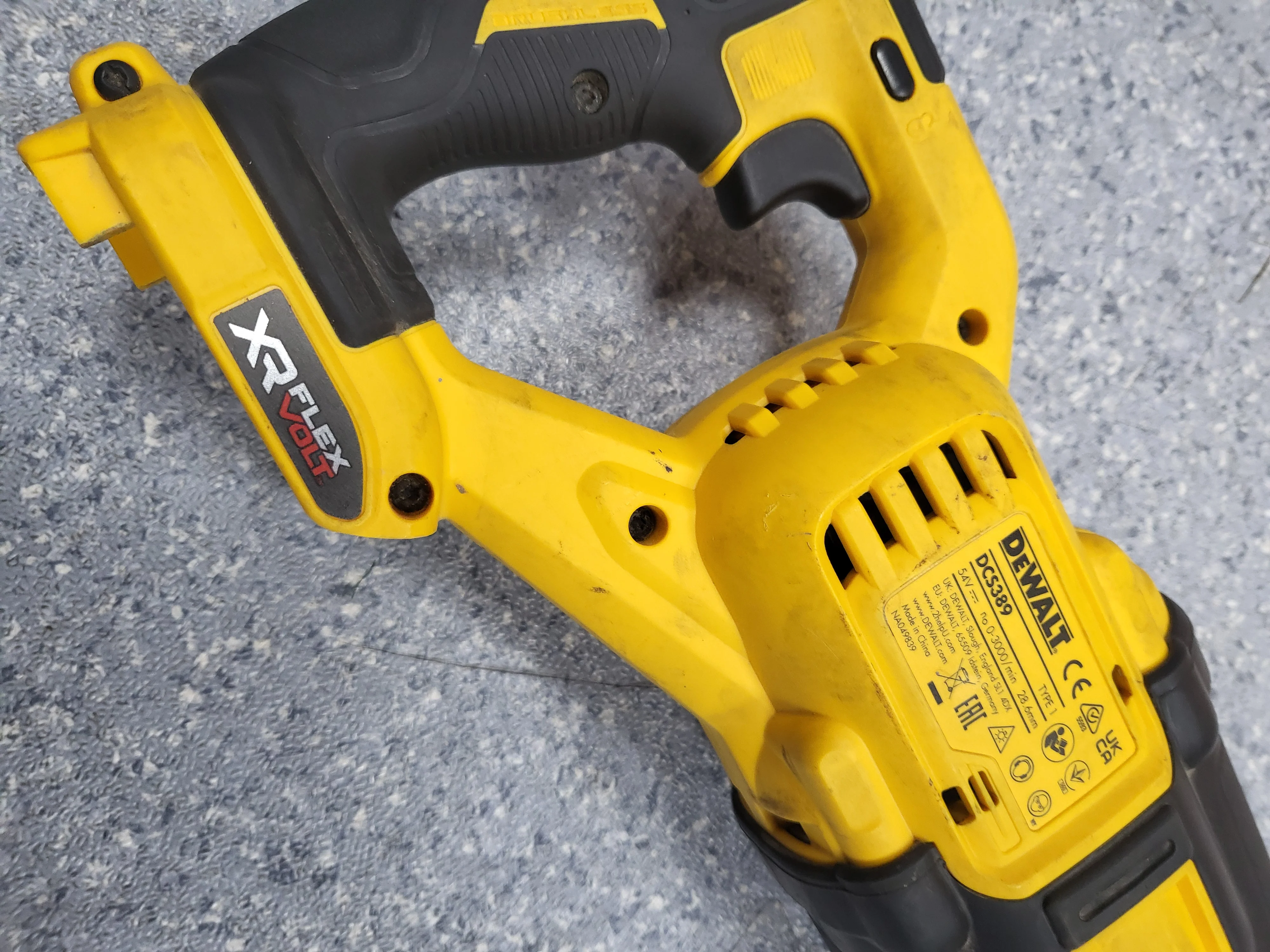 DeWalt DCS389NT XR Flexvolt Reciprocating Saw 54V - Image 4