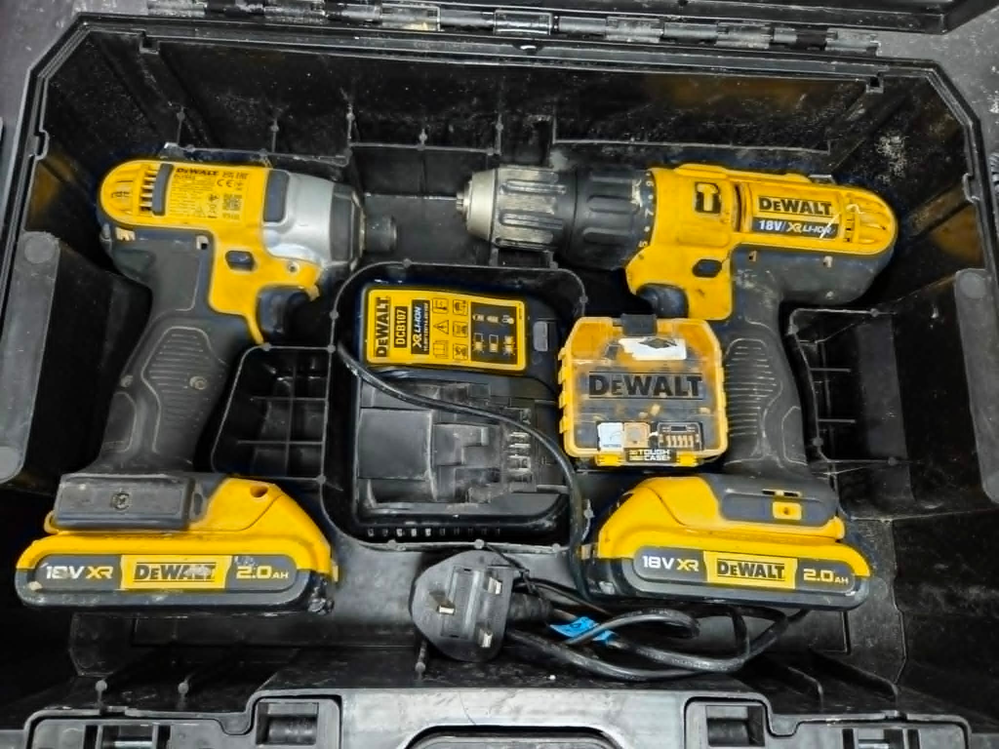 DEWALT DCZ298D2T-SFGB 18V 2 x 2.0Ah Li-Ion XR Cordless Combi Drill & Impact Driver Twin Pack