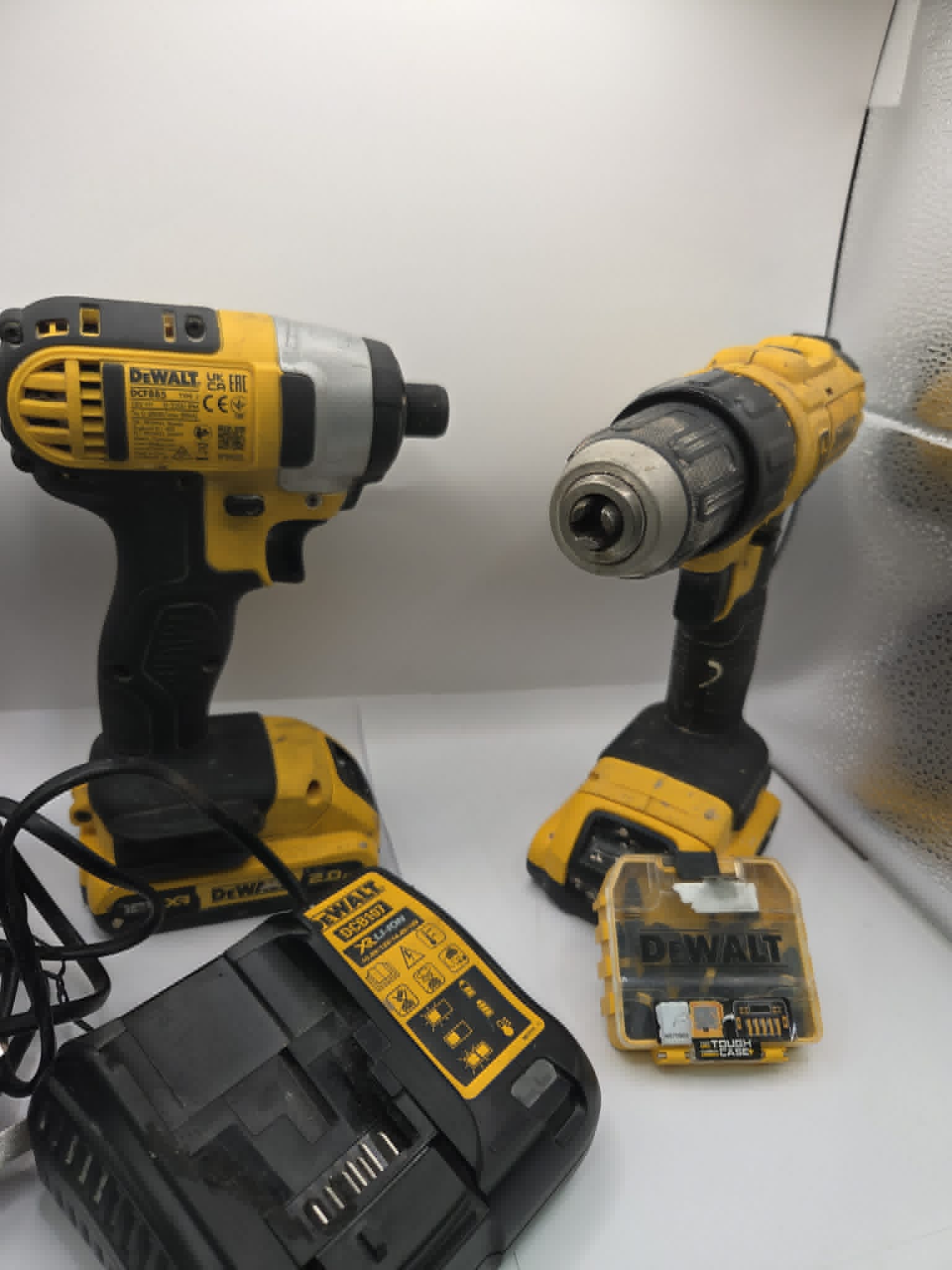 DEWALT DCZ298D2T-SFGB 18V 2 x 2.0Ah Li-Ion XR Cordless Combi Drill & Impact Driver Twin Pack - Image 3