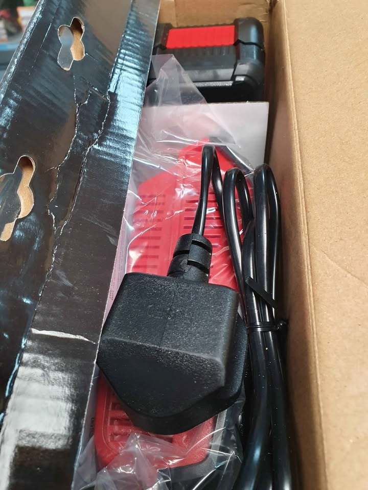 Einhell Power X-Change 18V 4.0Ah Battery and Charger Kit - Image 3