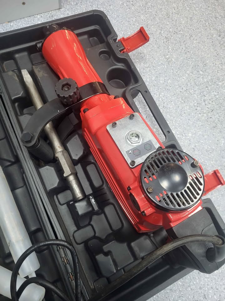 Einhell TC-DH 43 1600W Demolition Hammer 240V - Image 3