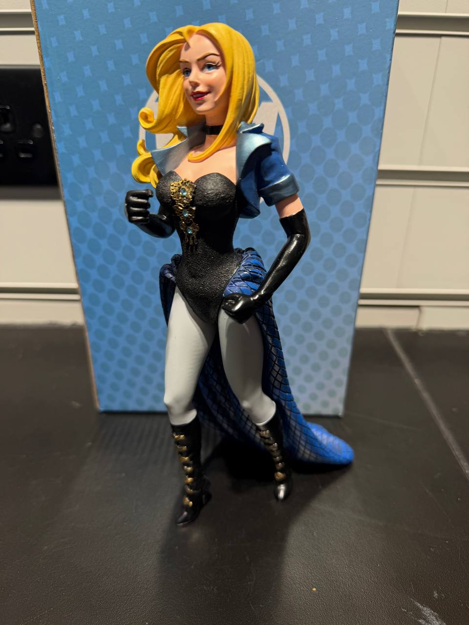 enesco couture de force BLACK CANARY statue DC comics boxed - Image 4