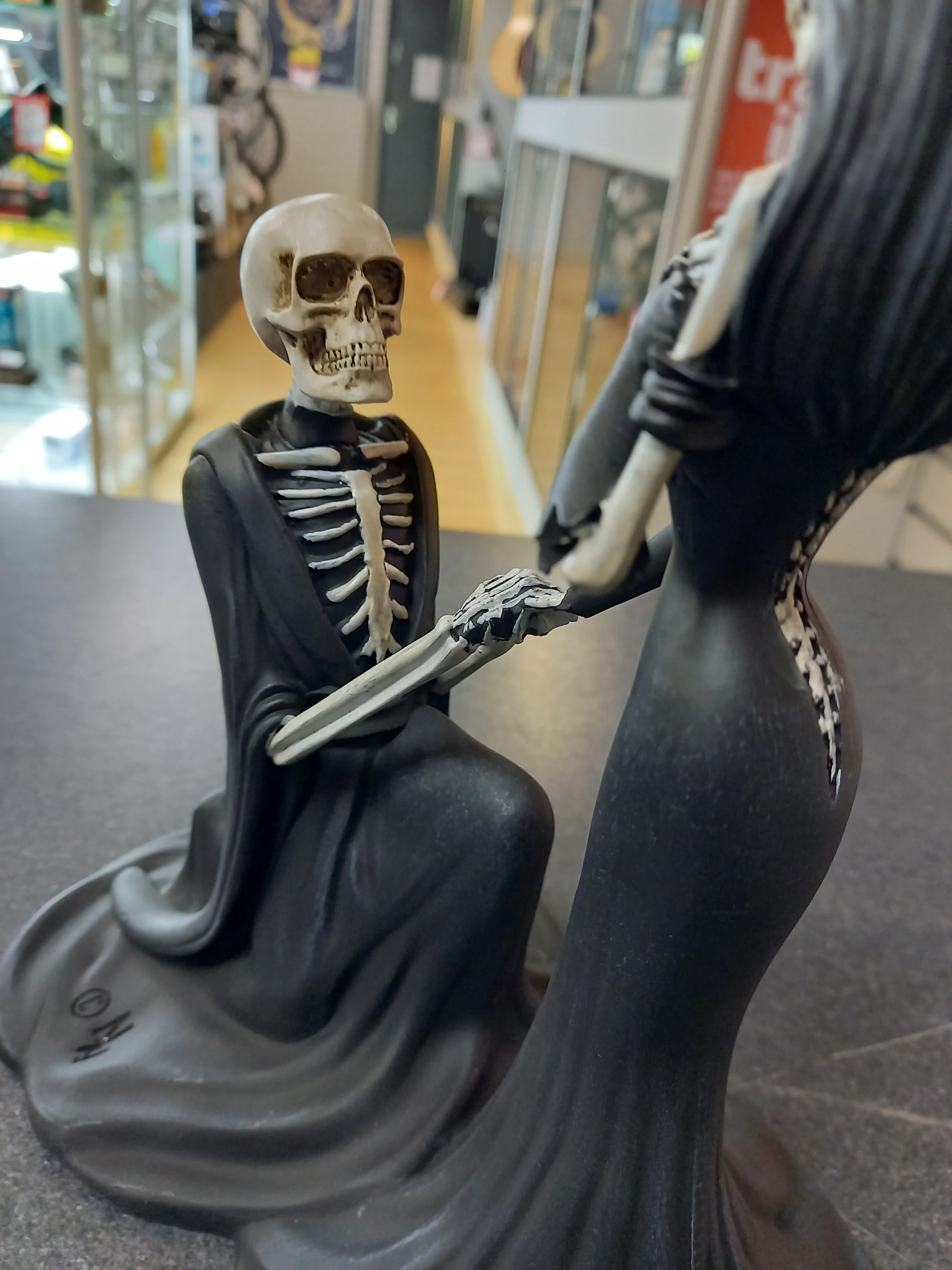 Eternal Proposal Skeleton Figurine - Image 4