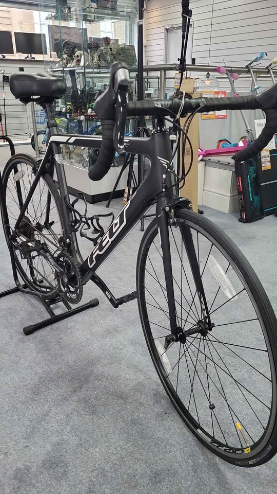 Felt FSeries Road Bike - 58cm Carbon Fibre Frame, 28" Wheels, 20 Speed - Image 2