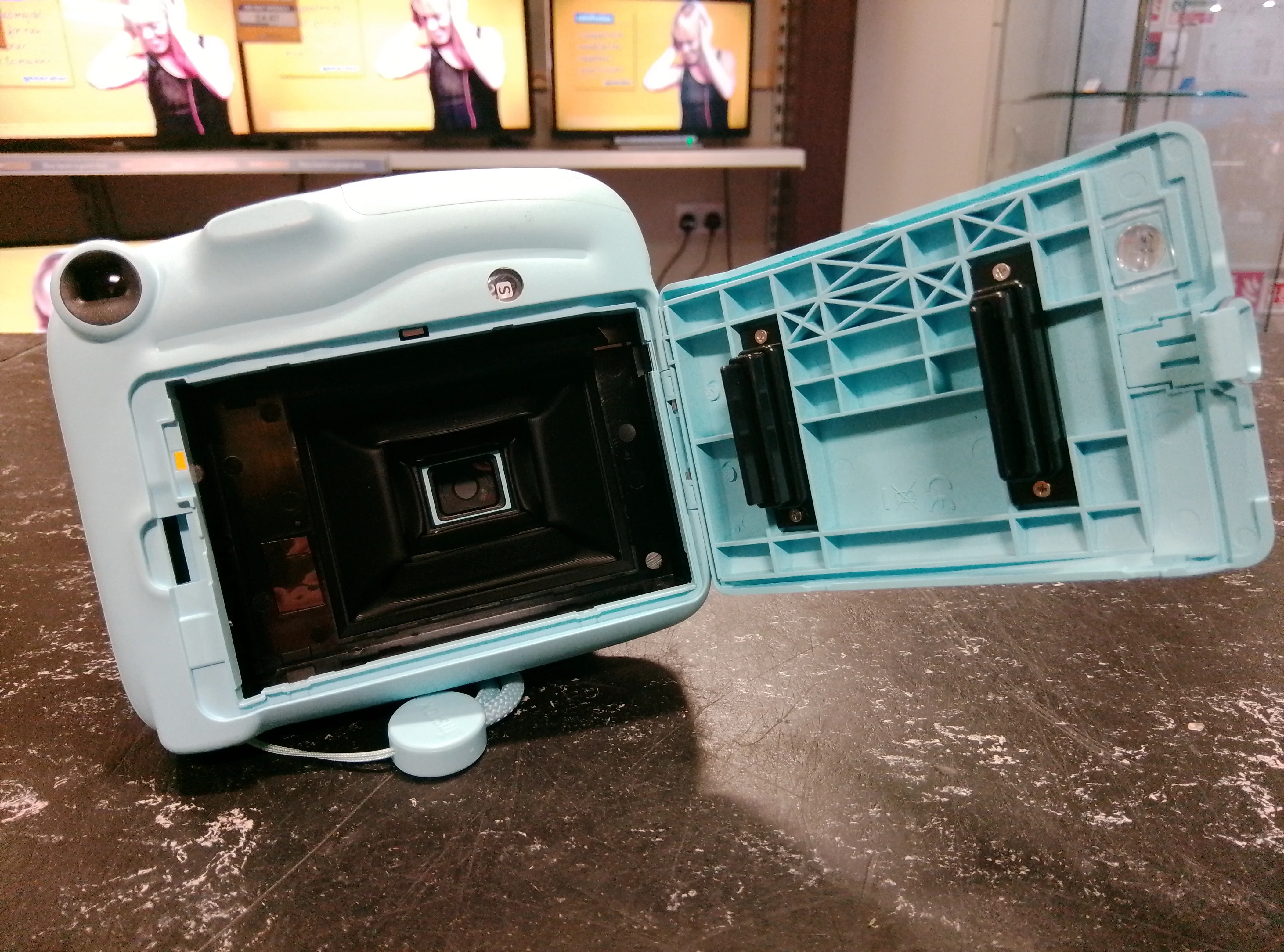 Fujifilm Instax Mini 11 Instant Camera - Image 3