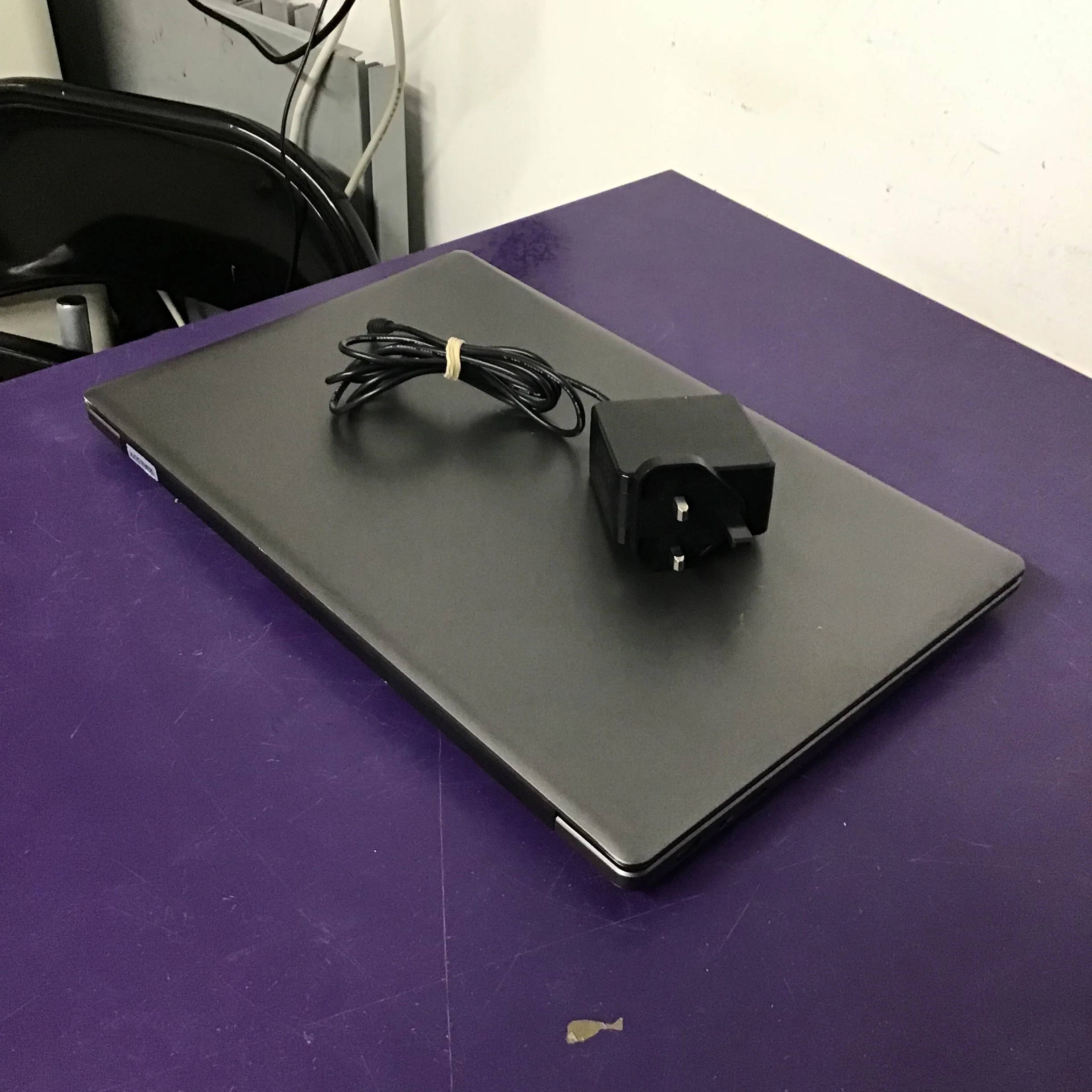 Generic Laptop - Image 4