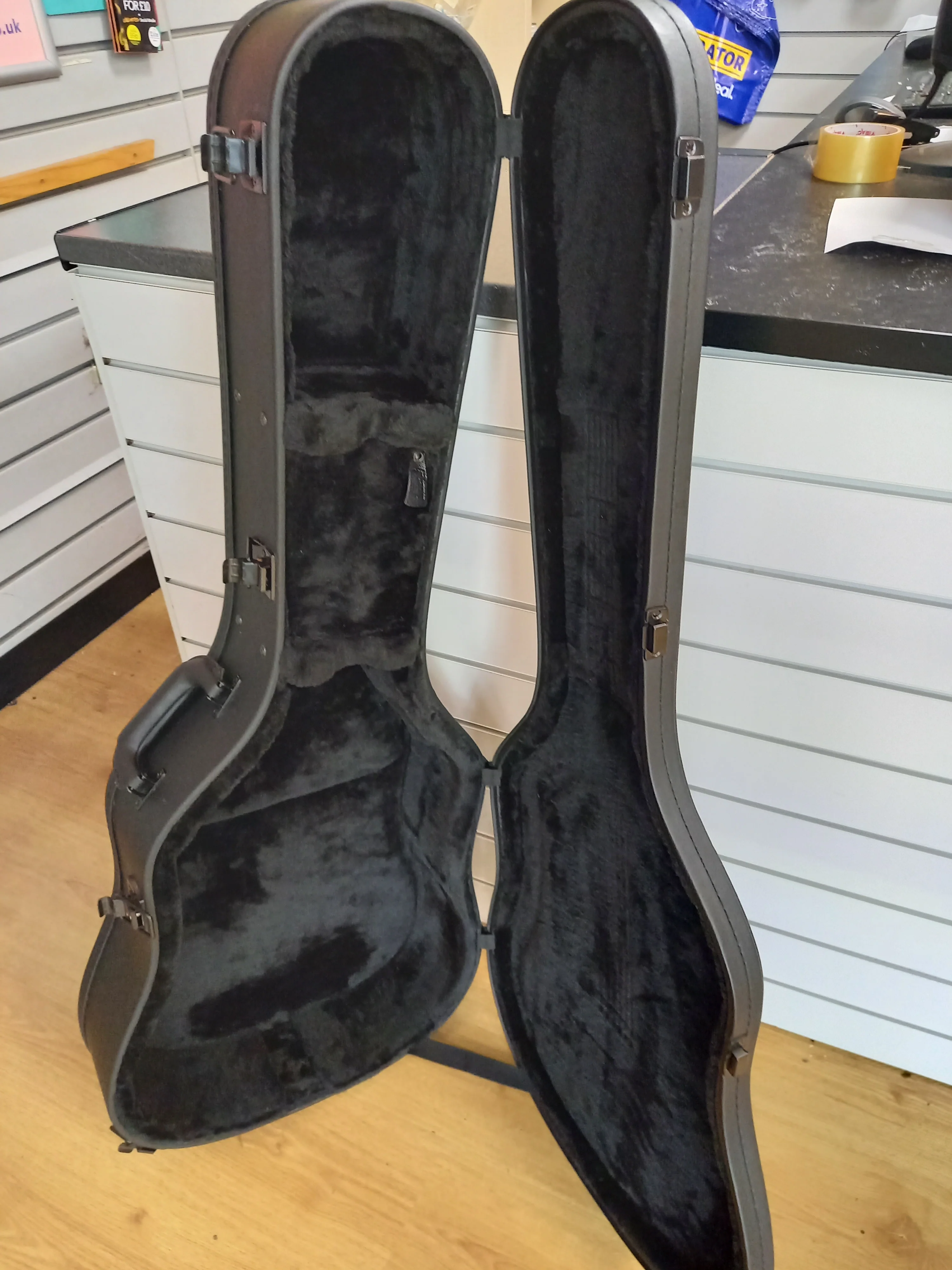 Gibson Hard Guitar Case **COLLECTION** - Image 2