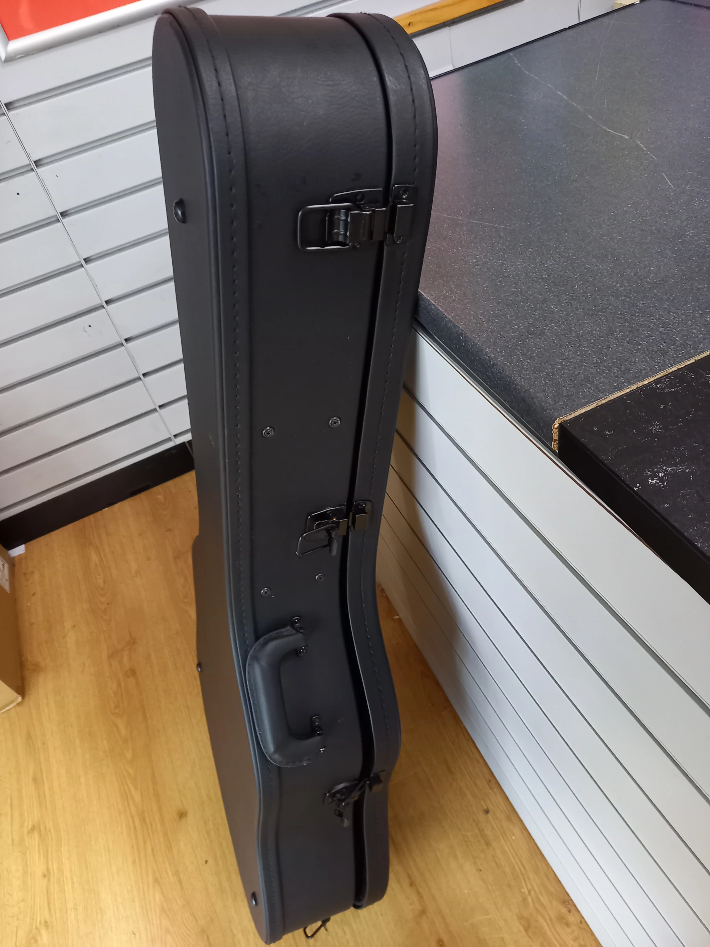 Gibson Hard Guitar Case **COLLECTION** - Image 4