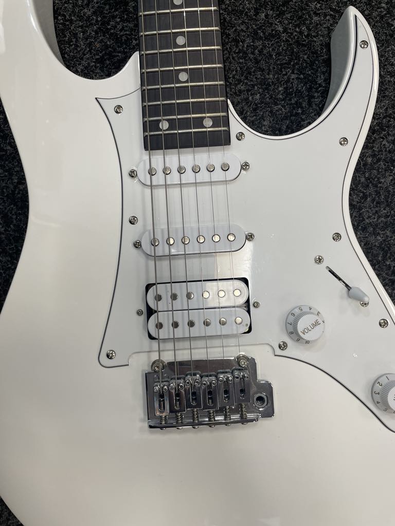 GIO IBANEZ GUITAR - Image 4
