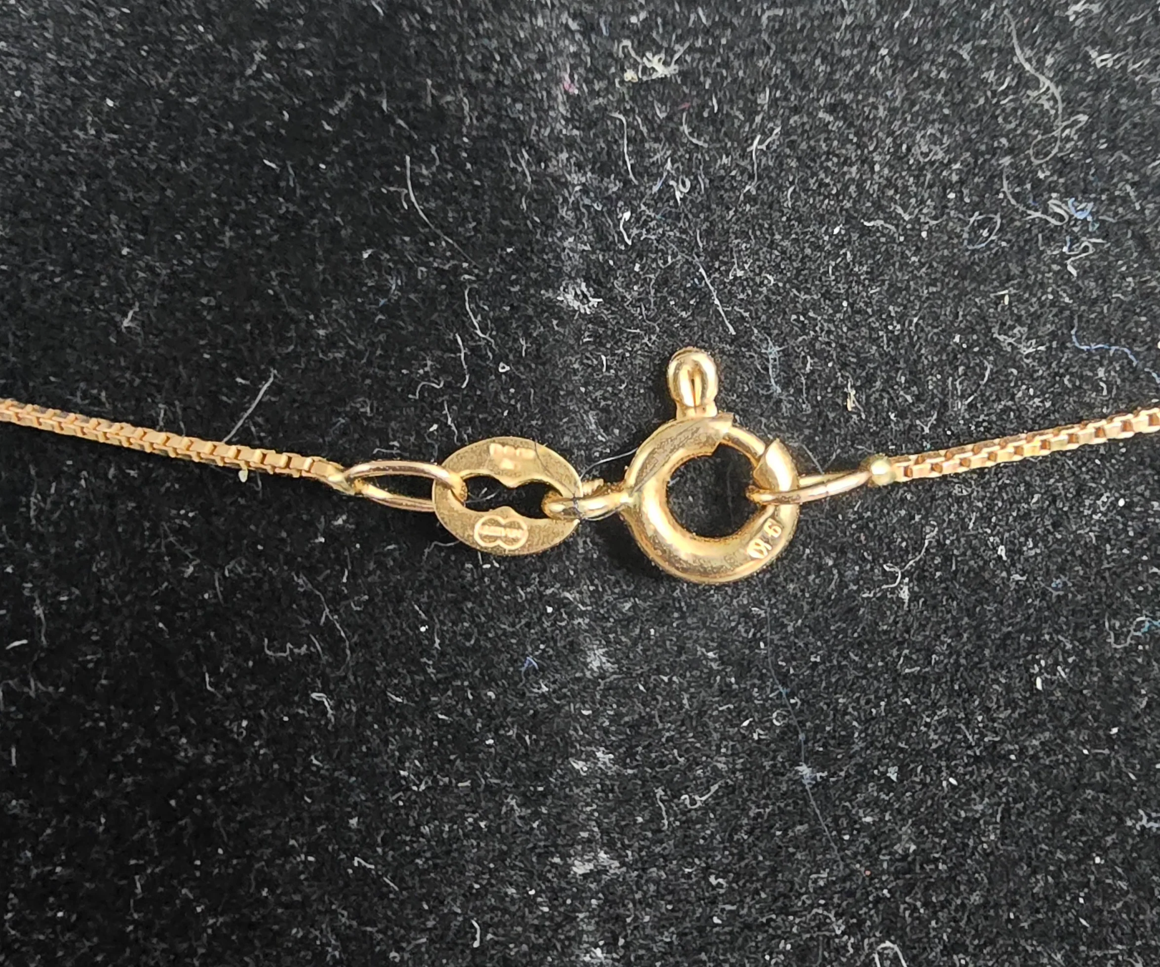 Gold Necklace with cross 375 9ct 2.5G 20'' in Length - Image 4