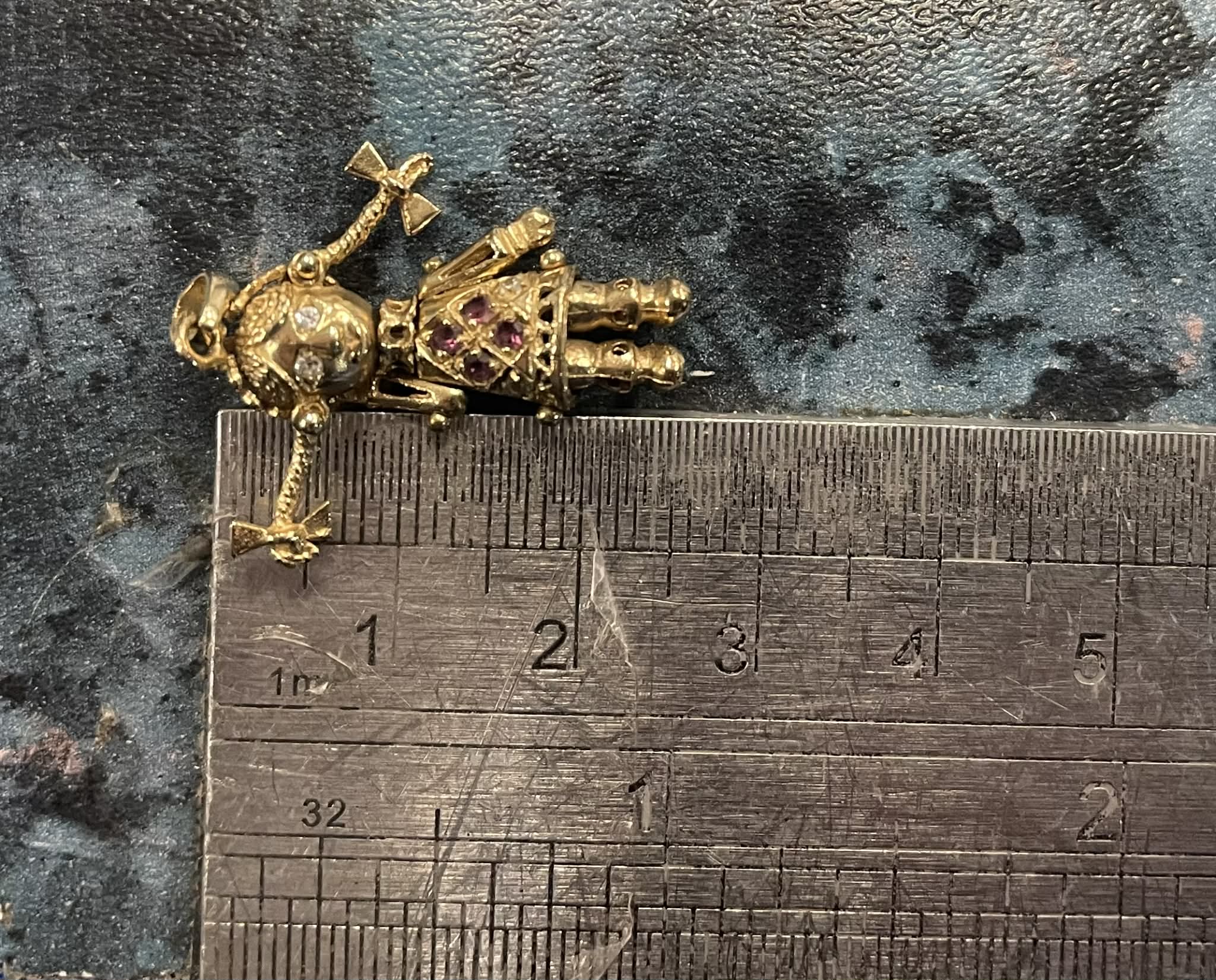Gold pendent doll - Image 3