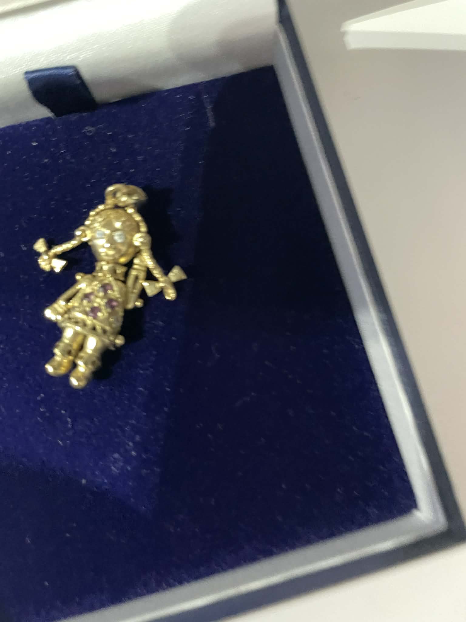 Gold pendent doll - Image 4