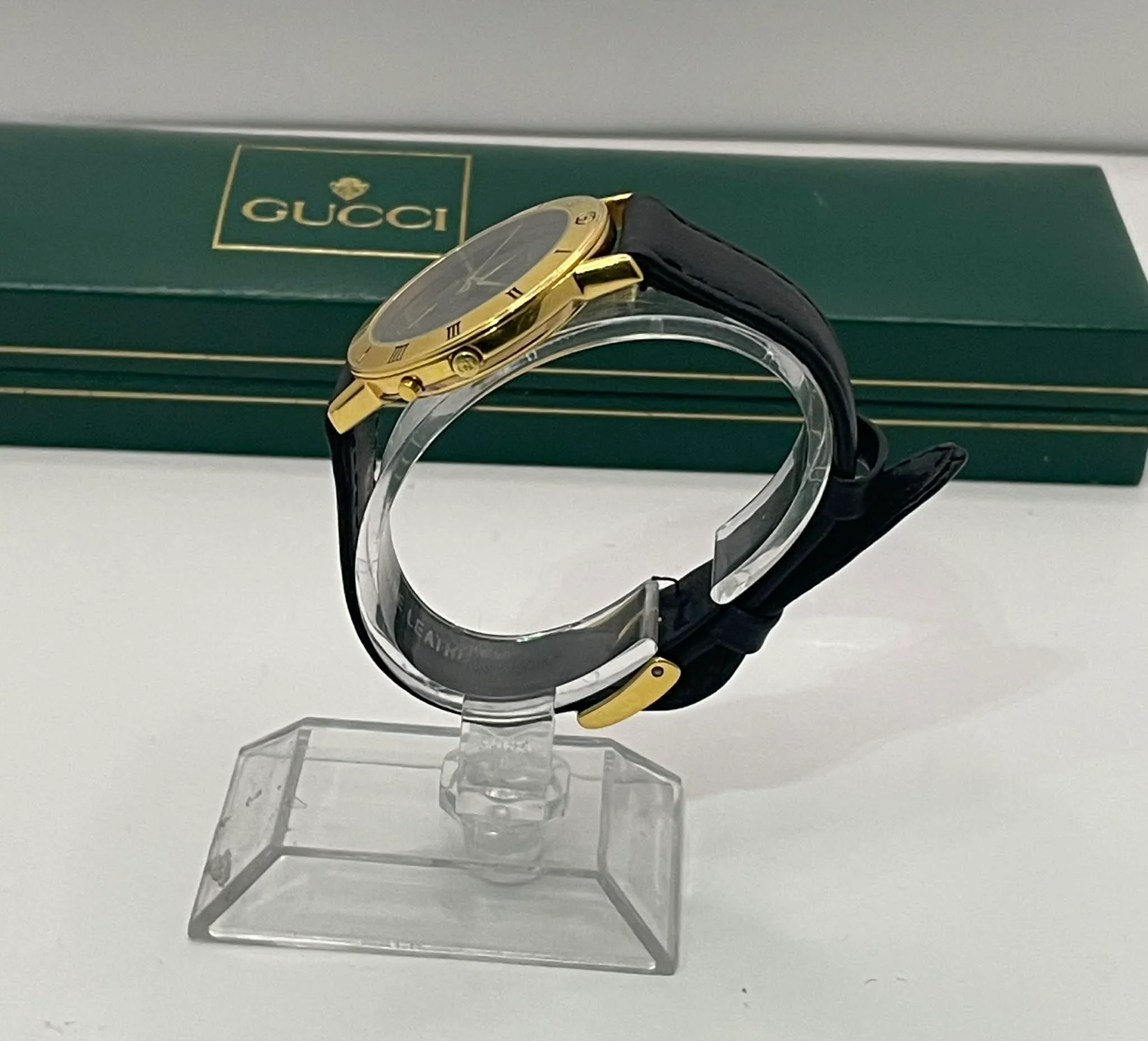 Gucci 3800M Chronograph 18K Gold - Image 3
