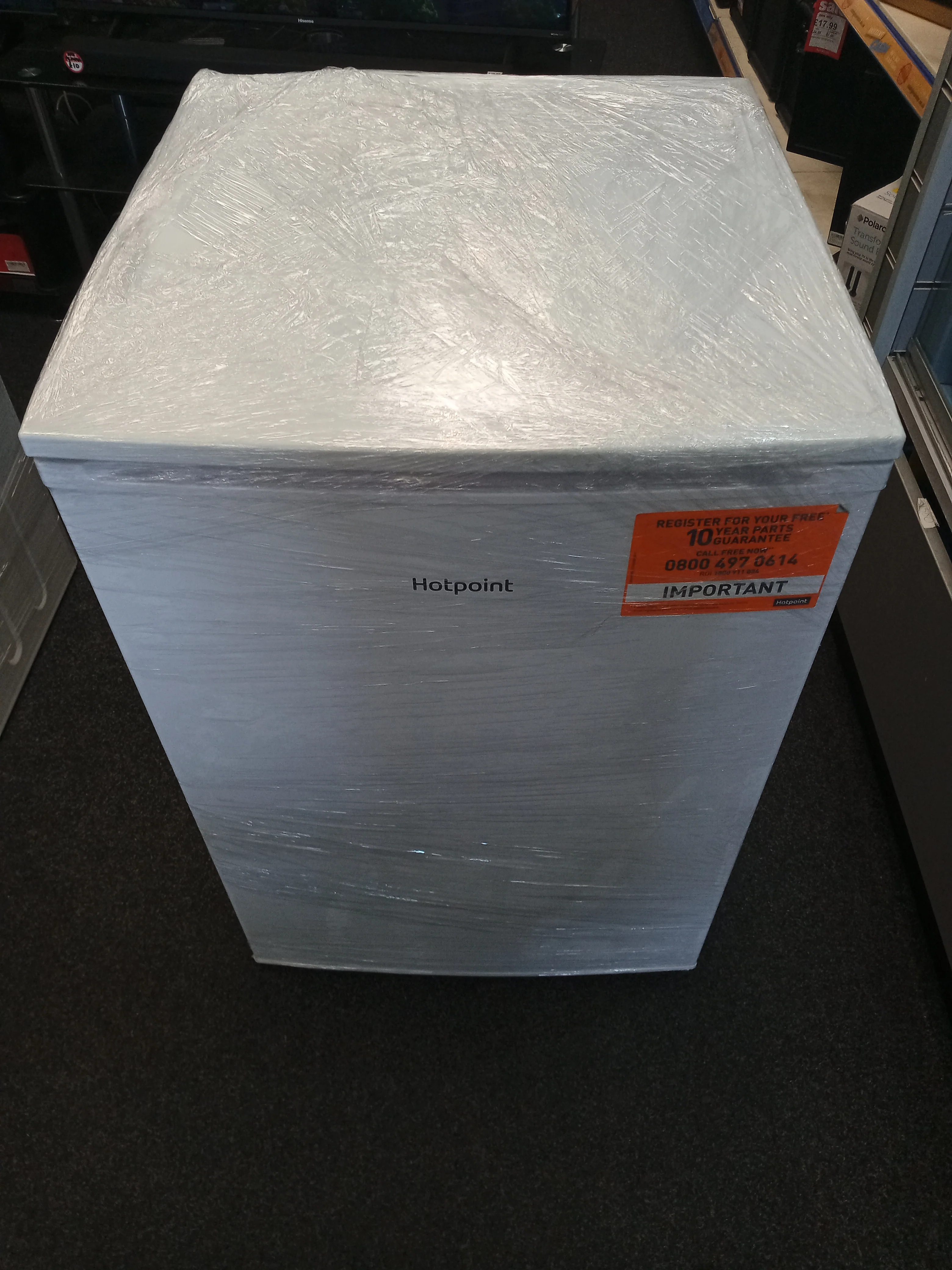 Hotpoint H55RM1120W Freestanding 135L Undercounter Fridge - Image 2
