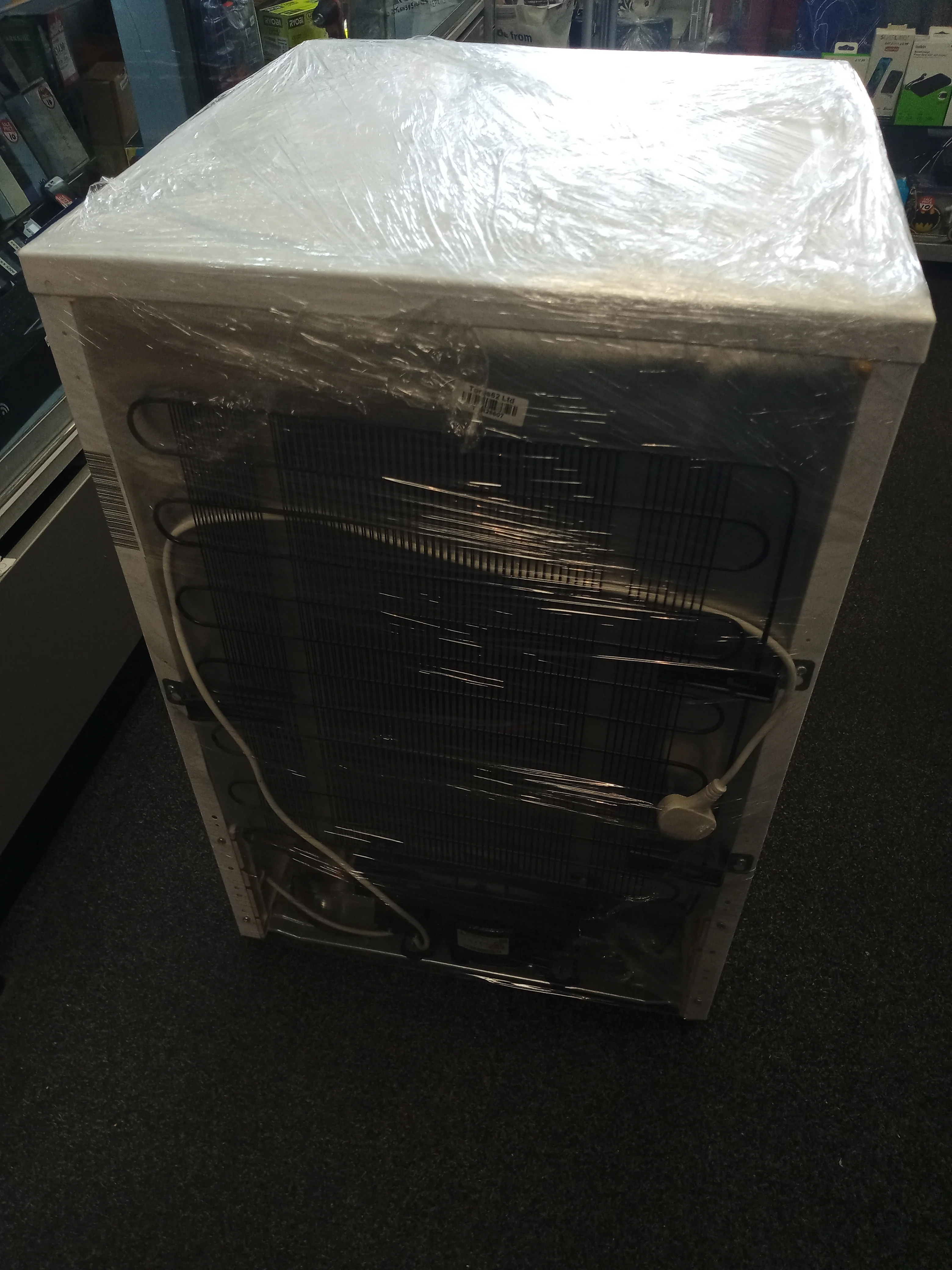 Hotpoint H55RM1120W Freestanding 135L Undercounter Fridge - Image 3