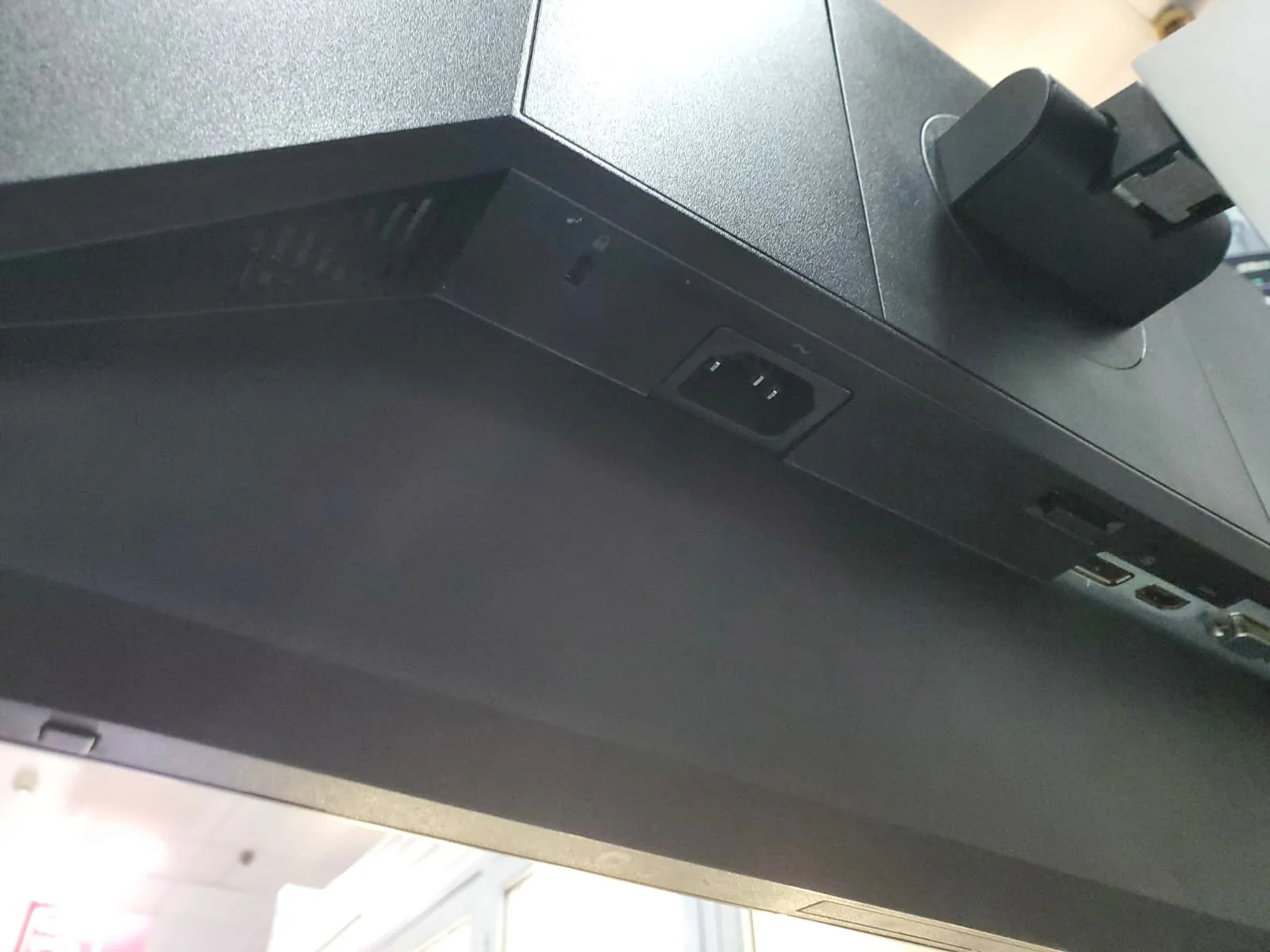 HP 24'' Monitor - 60hz - Image 4