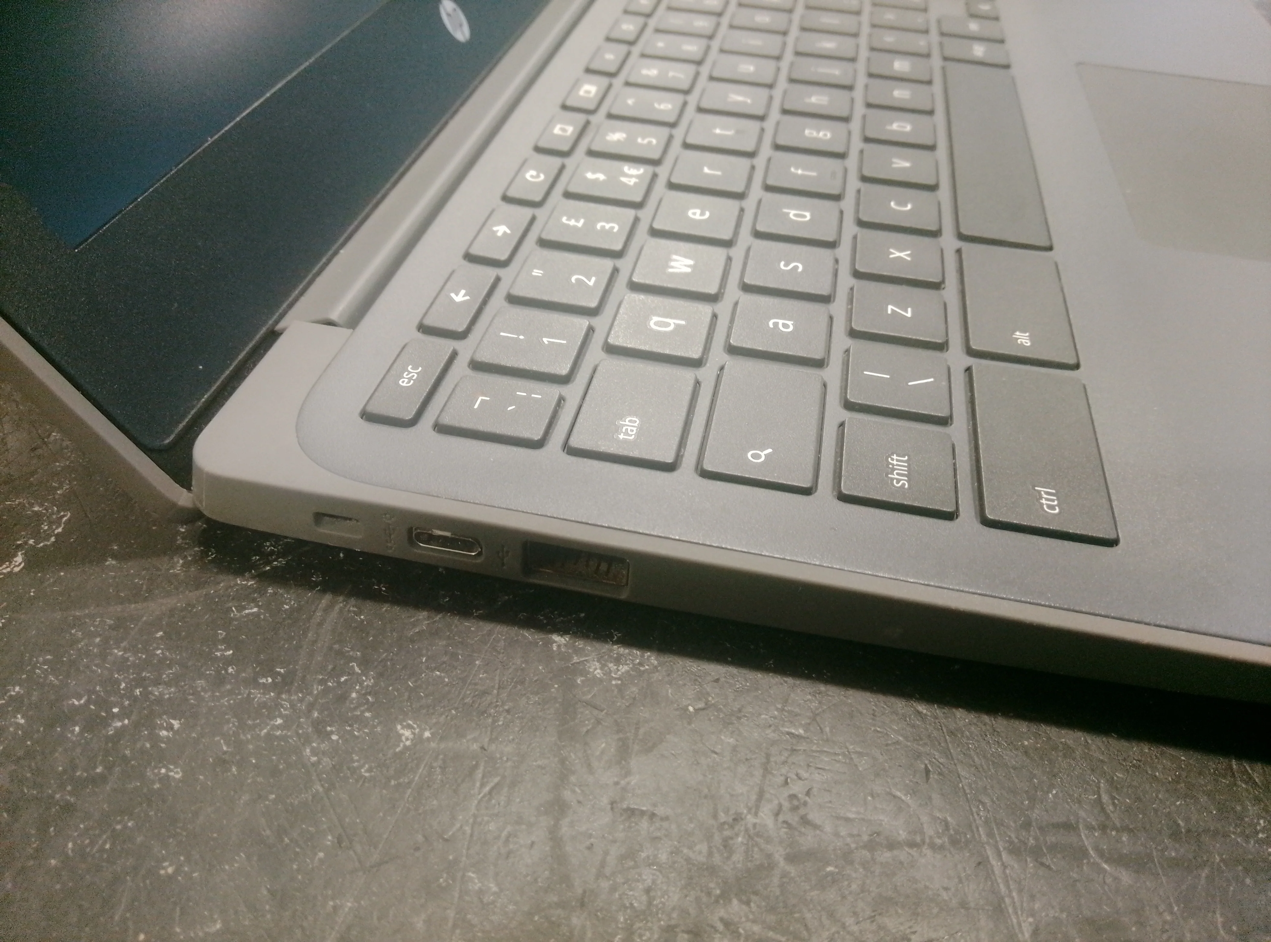 HP Chromebook 11A G8 EE AMD A4 A4-9120C 29.5 cm - Image 3