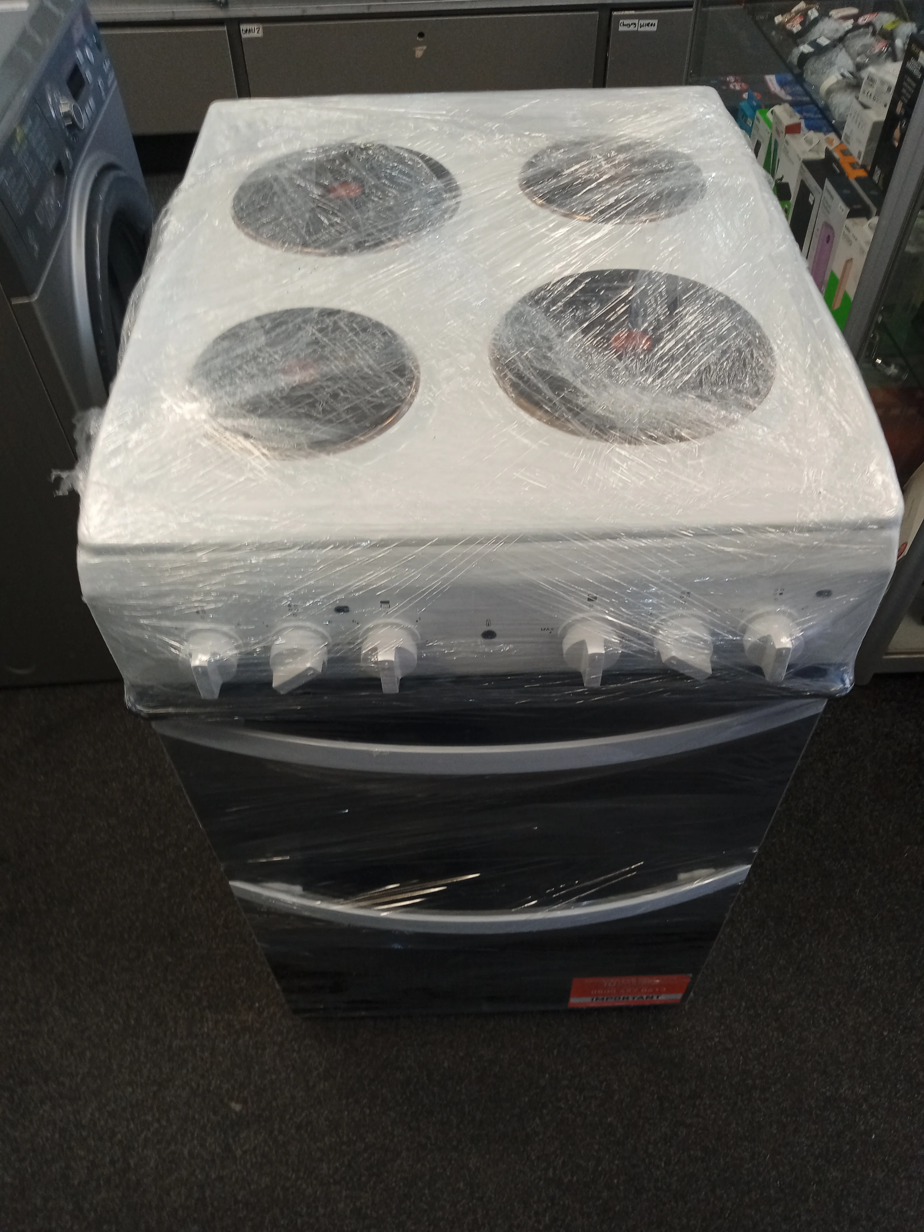 Indesit id5e92kmw Electric Cooker - Image 2