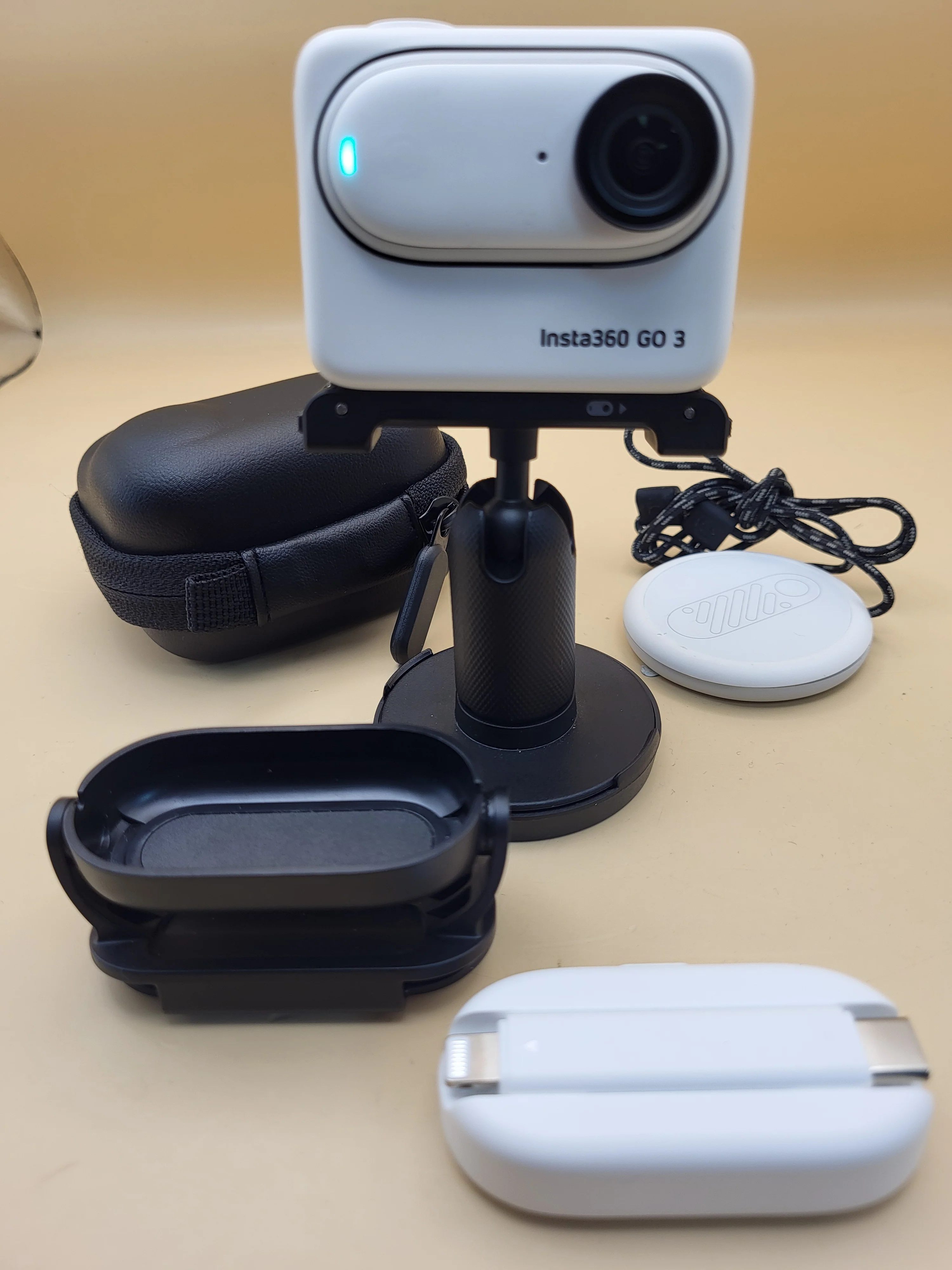Insta360 GO 3 Action Camera 64GB White Standard Bundle - Image 2