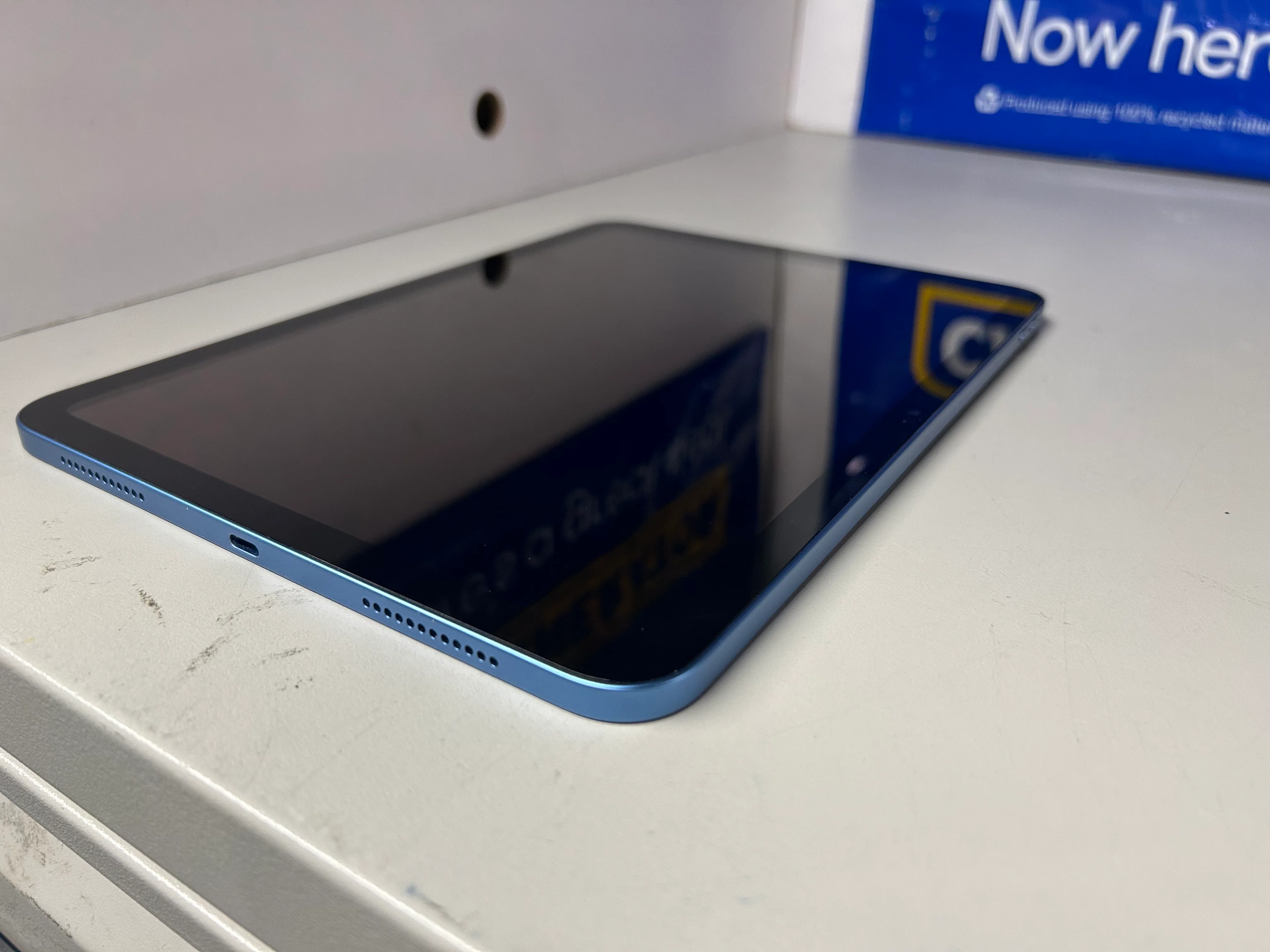 iPad 10th Gen 10.9" 64GB Blue - Image 3