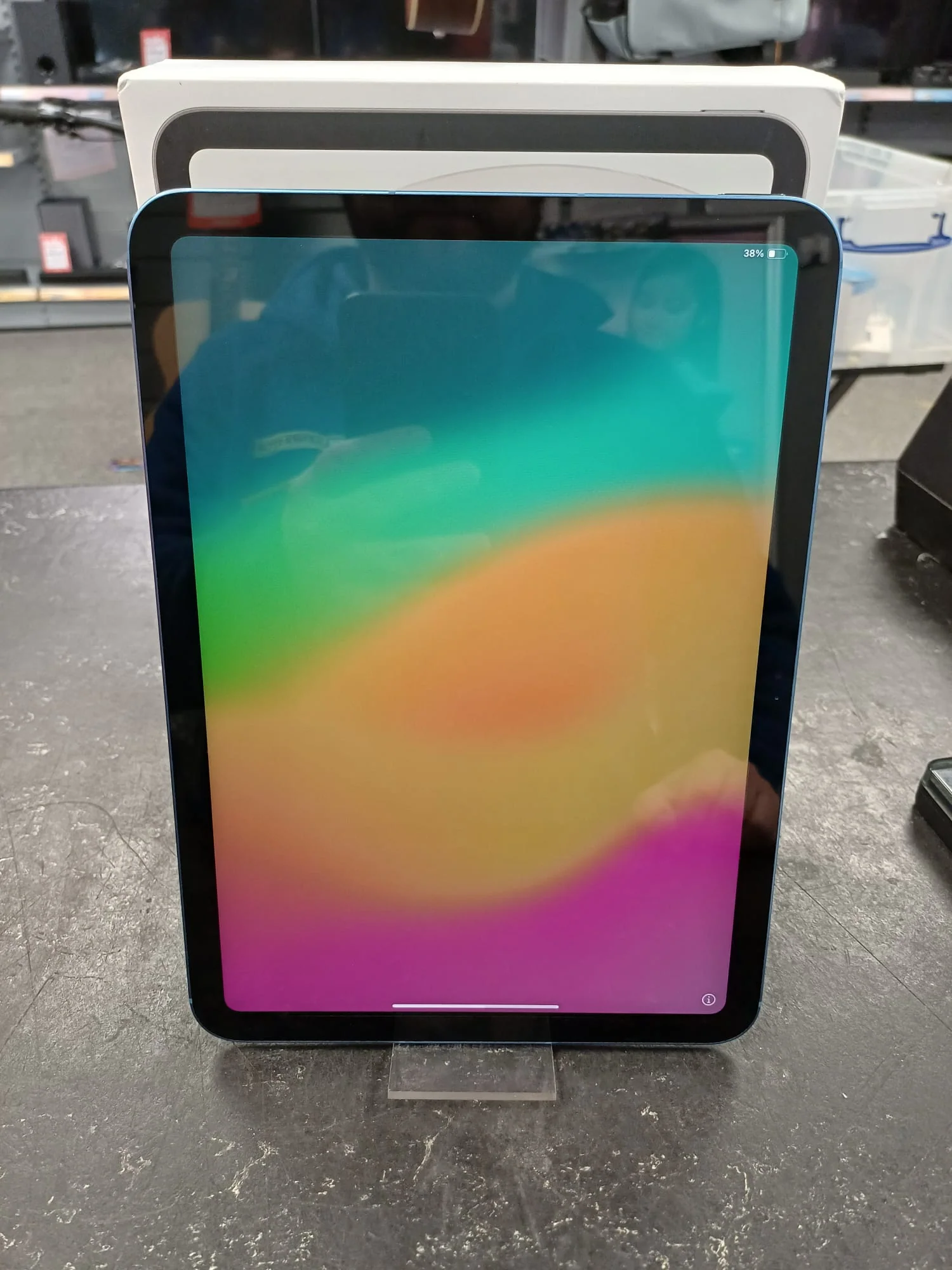 iPad 10th Gen 64GB Cellular Boxed (Blue) - Image 2