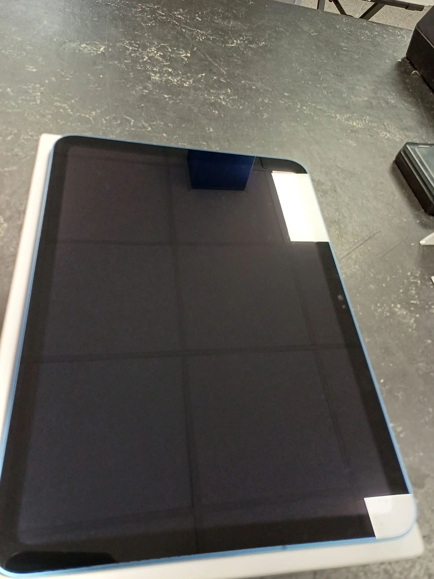 iPad 10th Gen 64GB Cellular Boxed (Blue) - Image 3