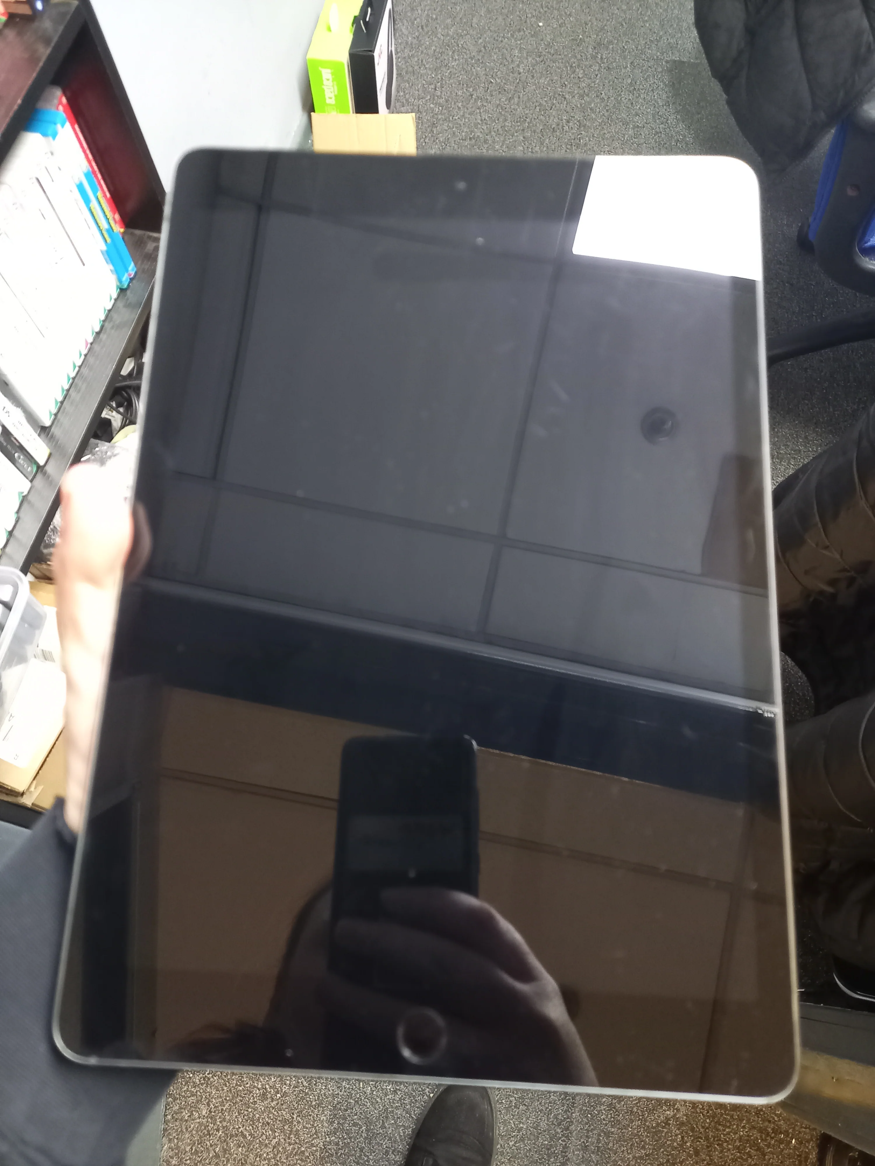 iPad 9th Generation (A2604) - Image 4