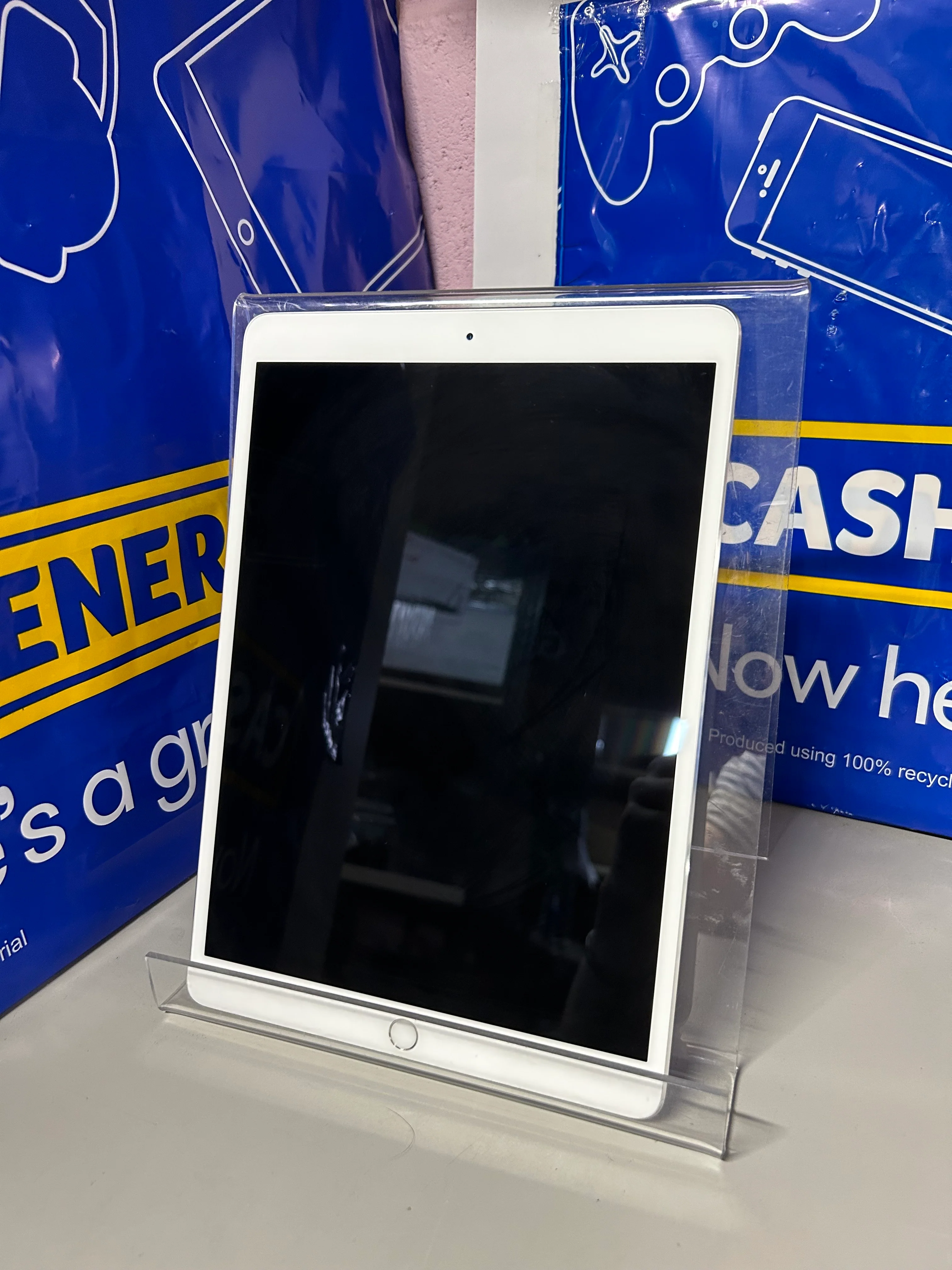 iPad Pro 10.5" 1st Gen (A1701) 256GB - Silver, WiFi - Image 2