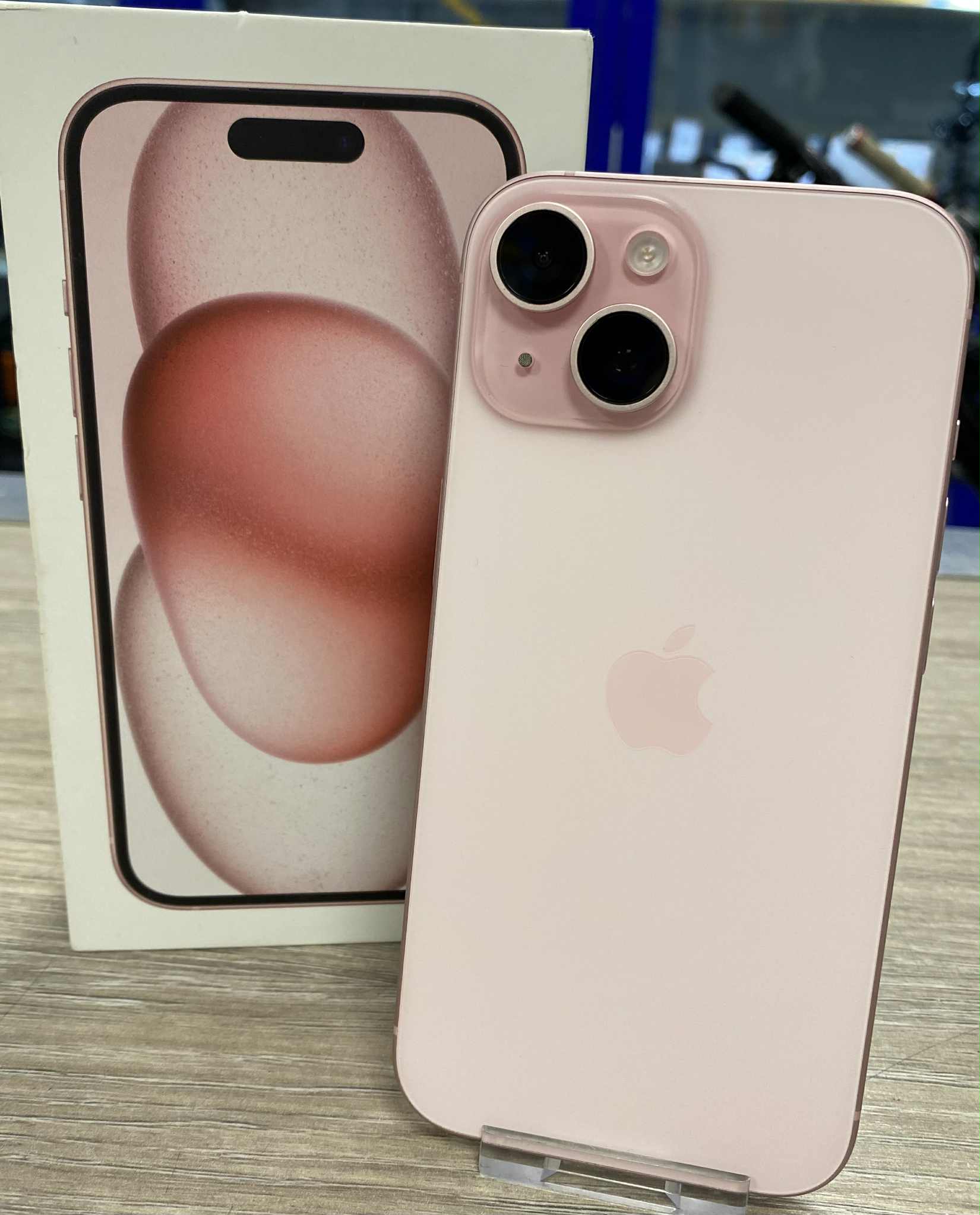 iPhone 15 - 128GB - Image 2