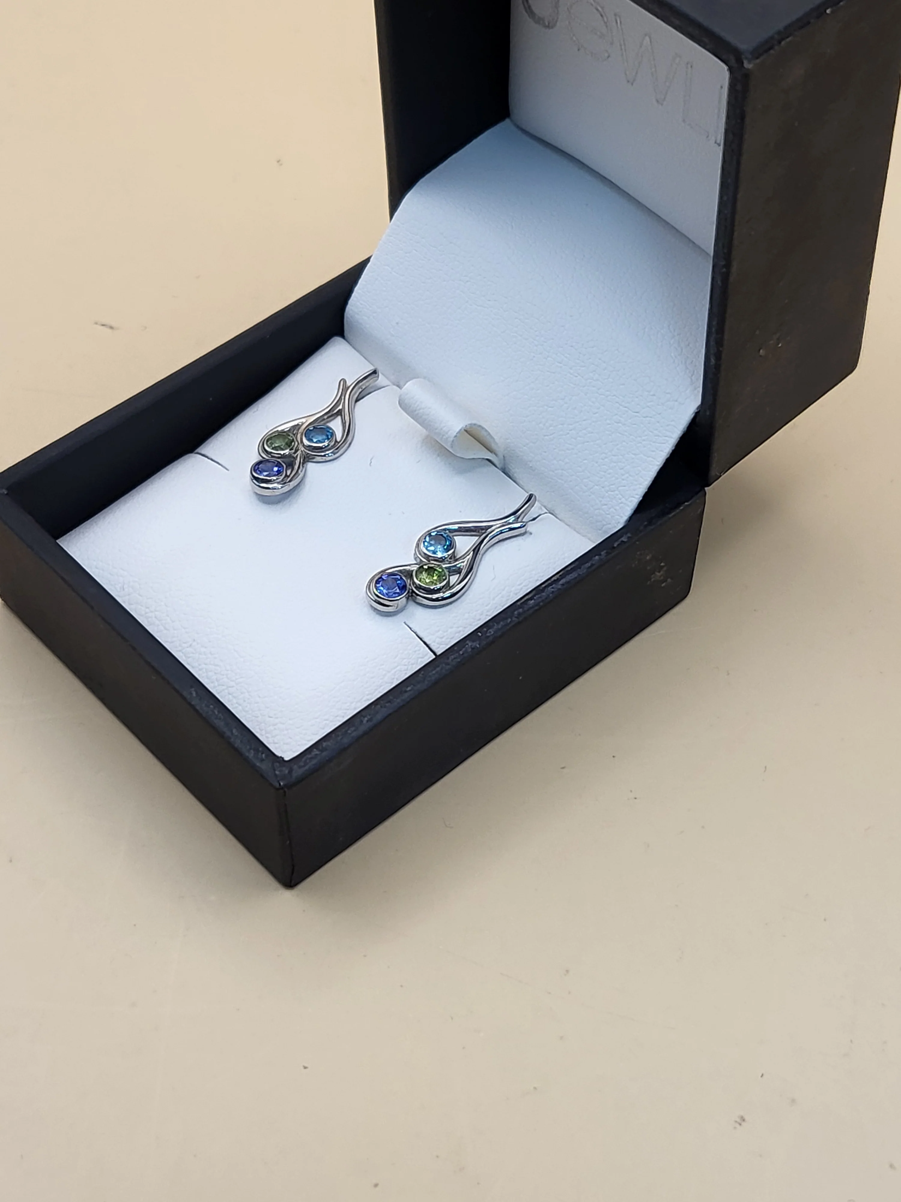 JeWLR 9ct White Gold Multi Stone Raindrop Earrings - 1.85g - Image 3