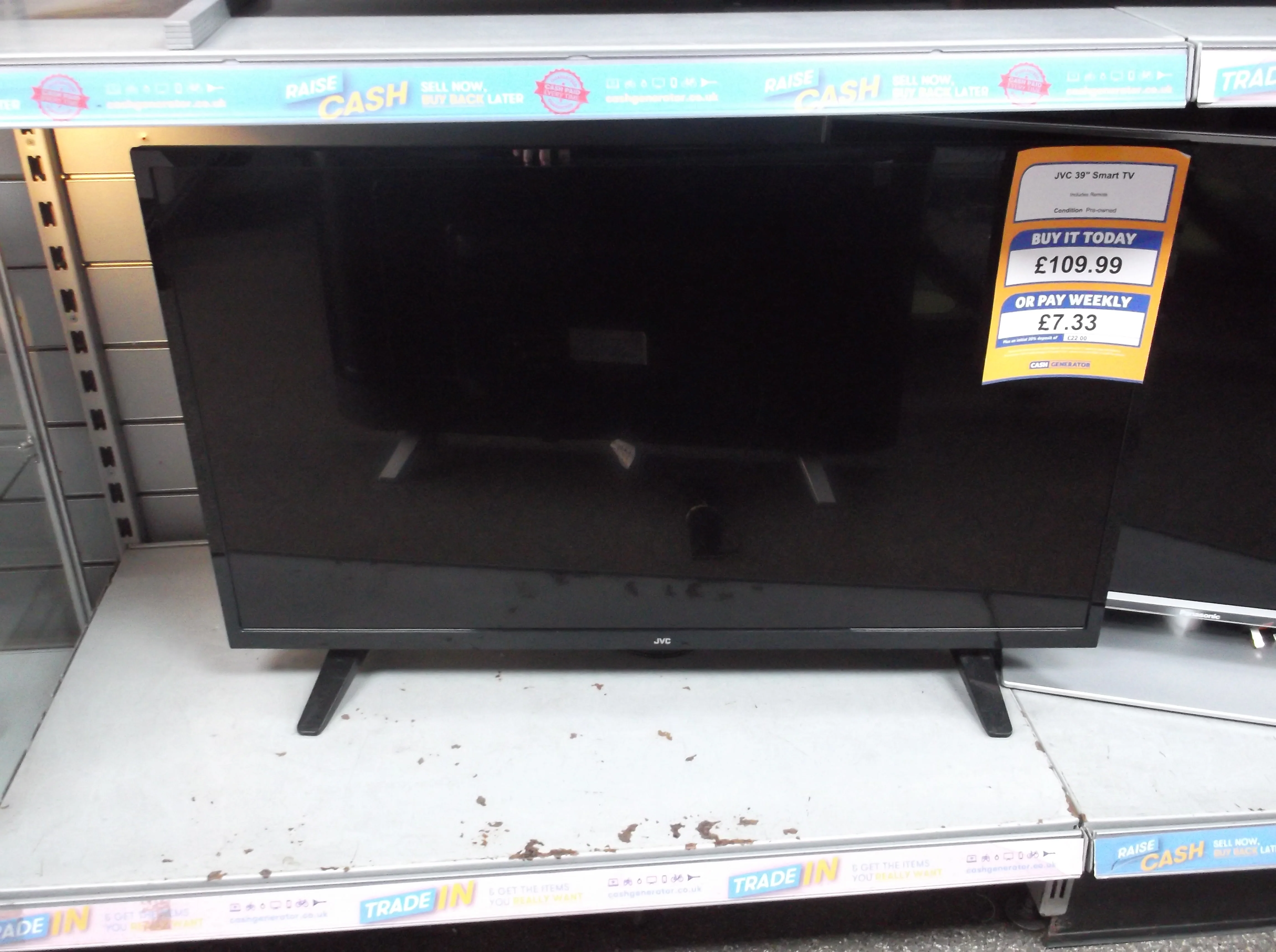JVC 39" Smart TV - Image 2