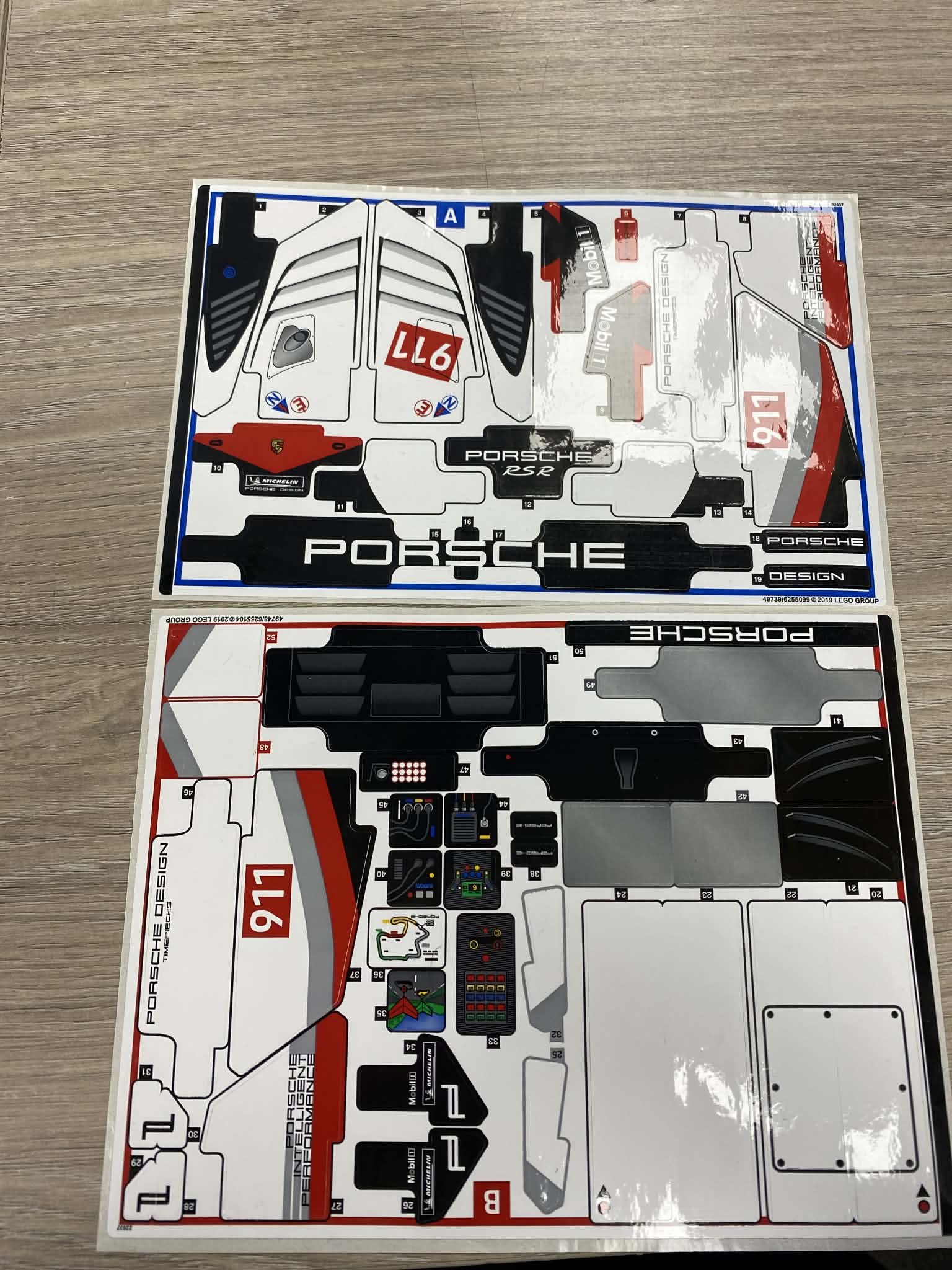 LEGO Technic 42096 Porsche 911 RSR - Image 3