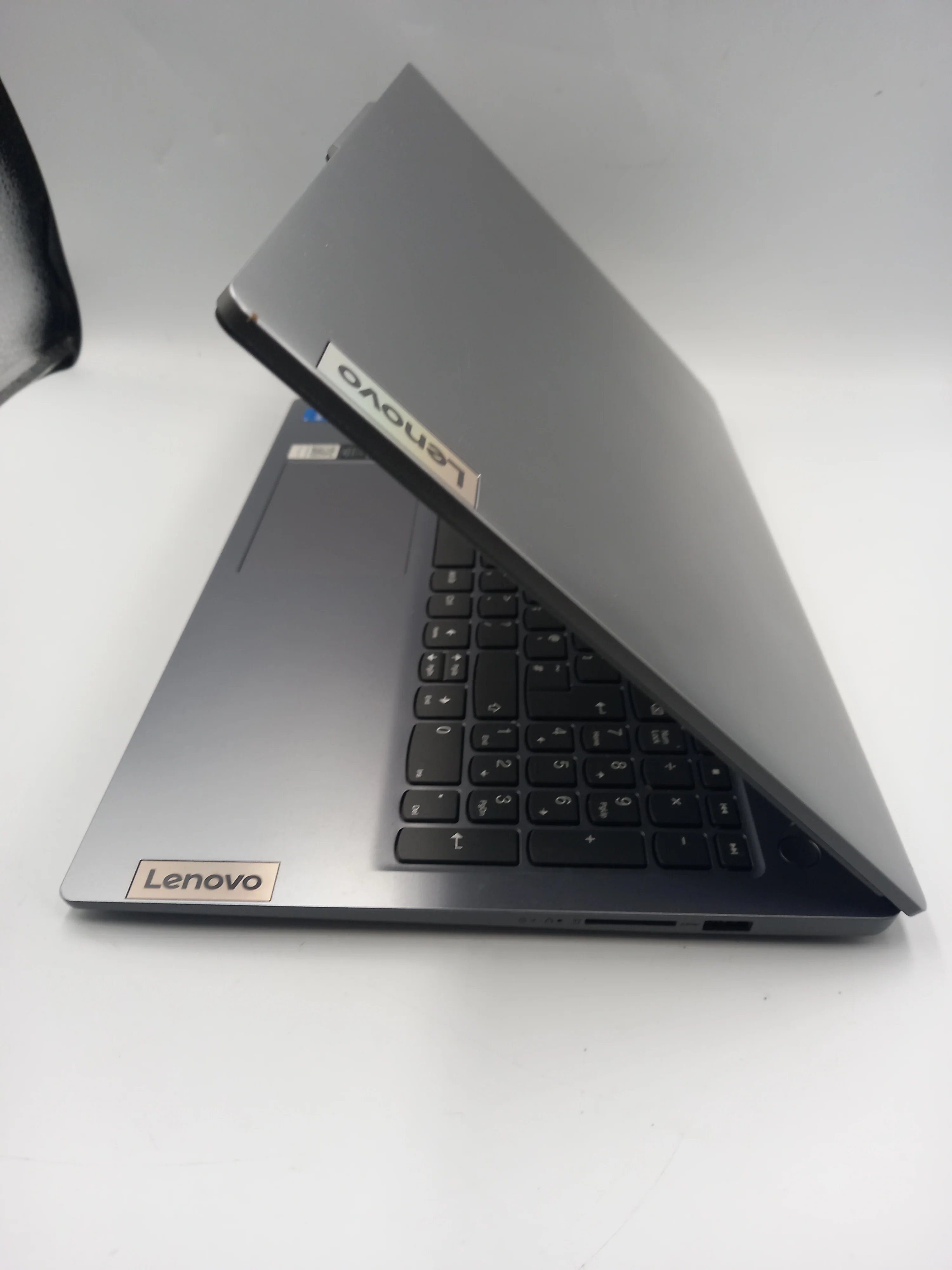 Lenovo 3 15IAH8/i5-13420H/8GB Ram/256GB SSD/15"/W11/Unboxed with Charger - Image 3