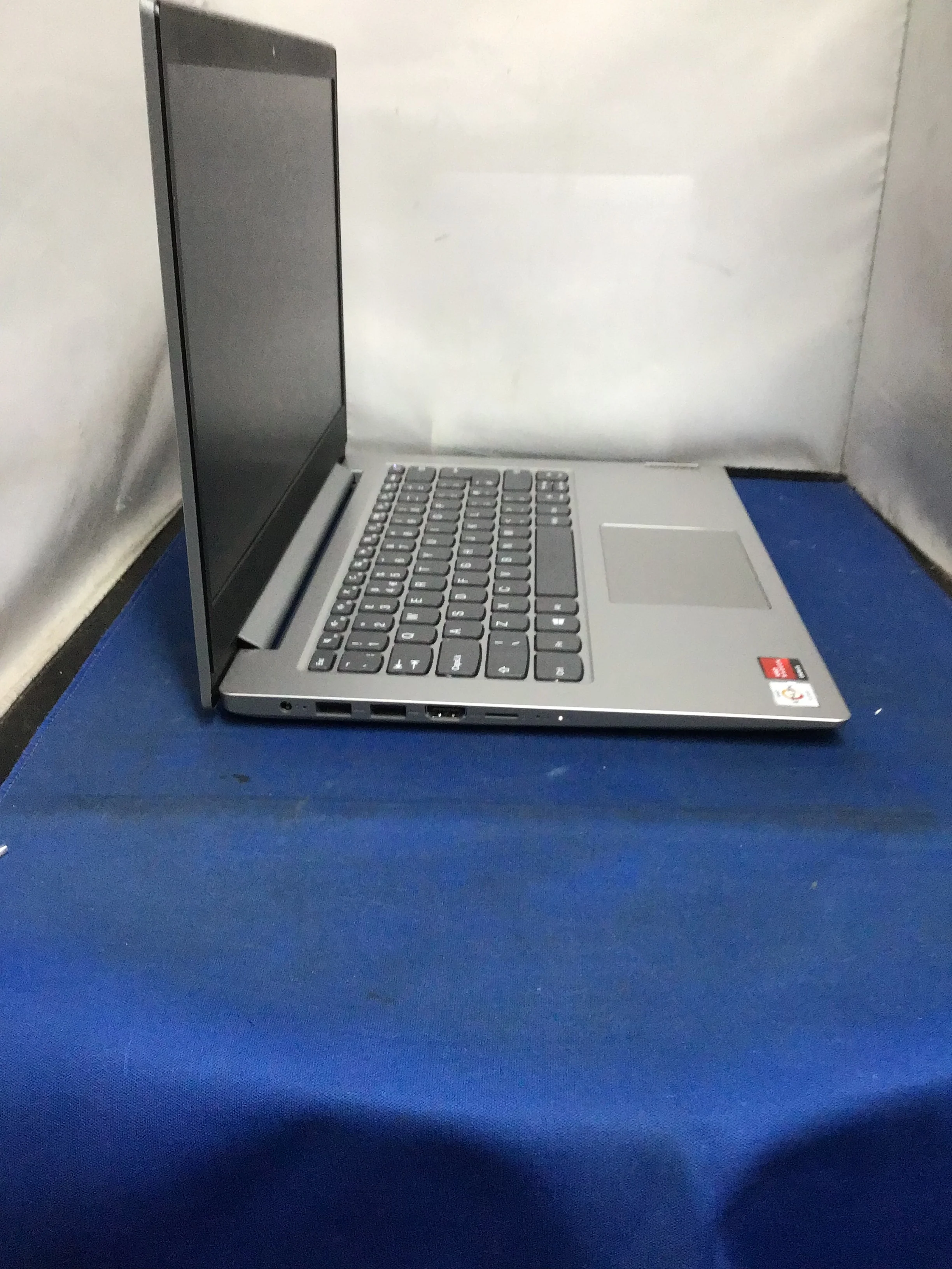 Lenovo Laptop AMD Radeon Graphics - Image 4