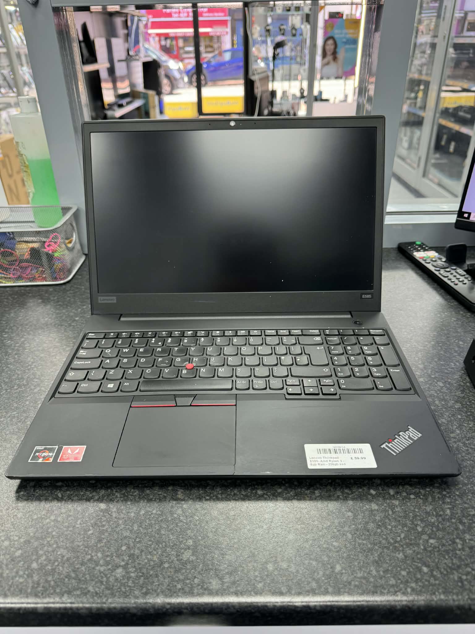Lenovo Thinkpad E585 Ryzen 3 256GB SSD 8GB RAM Windows 11 **NO CHARGER**