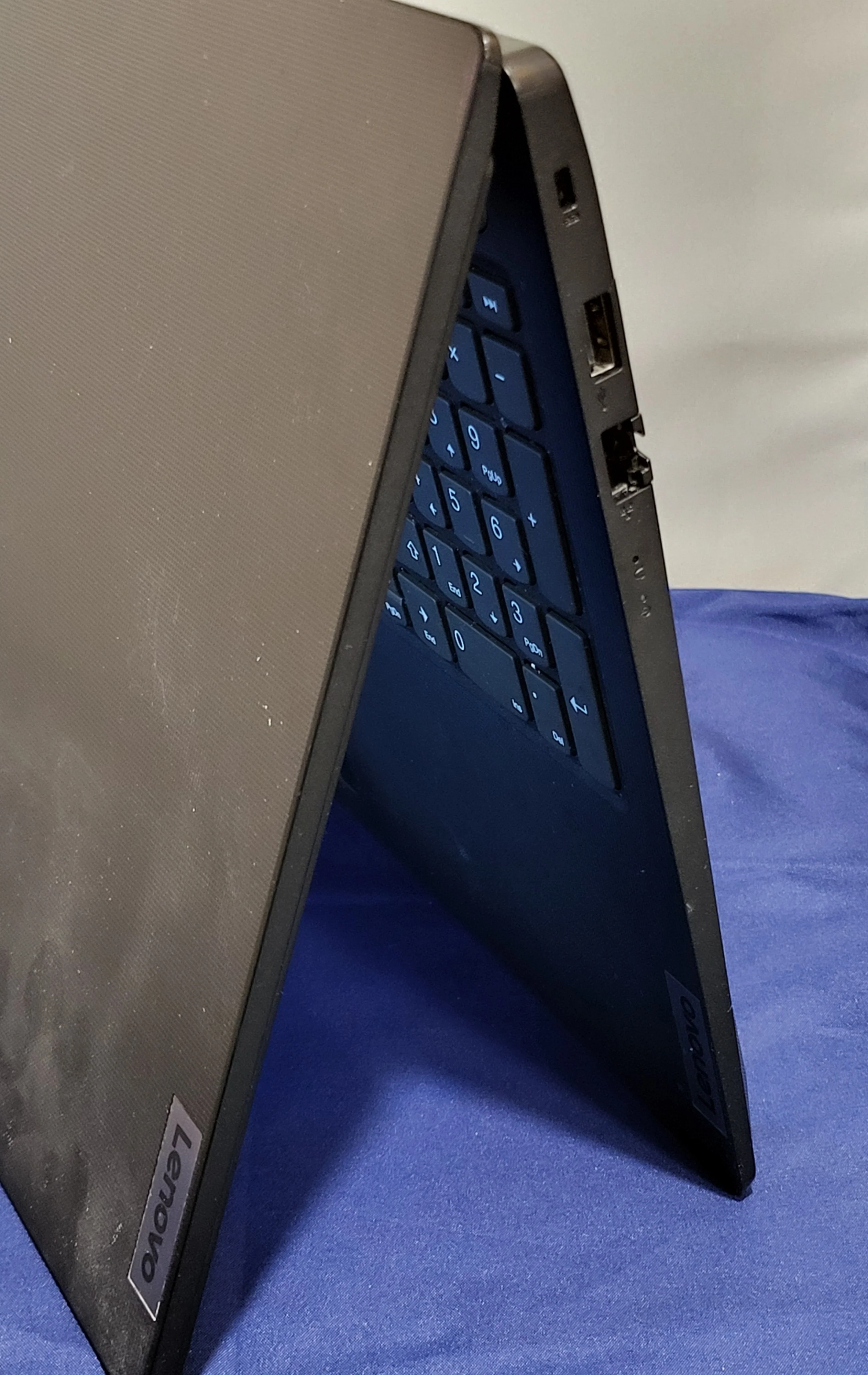 Lenovo V15 G2 ALC Ryzen 5-5500U 8GB 512GB SSD 15.6 Inch Windows 11 Laptop - Image 4