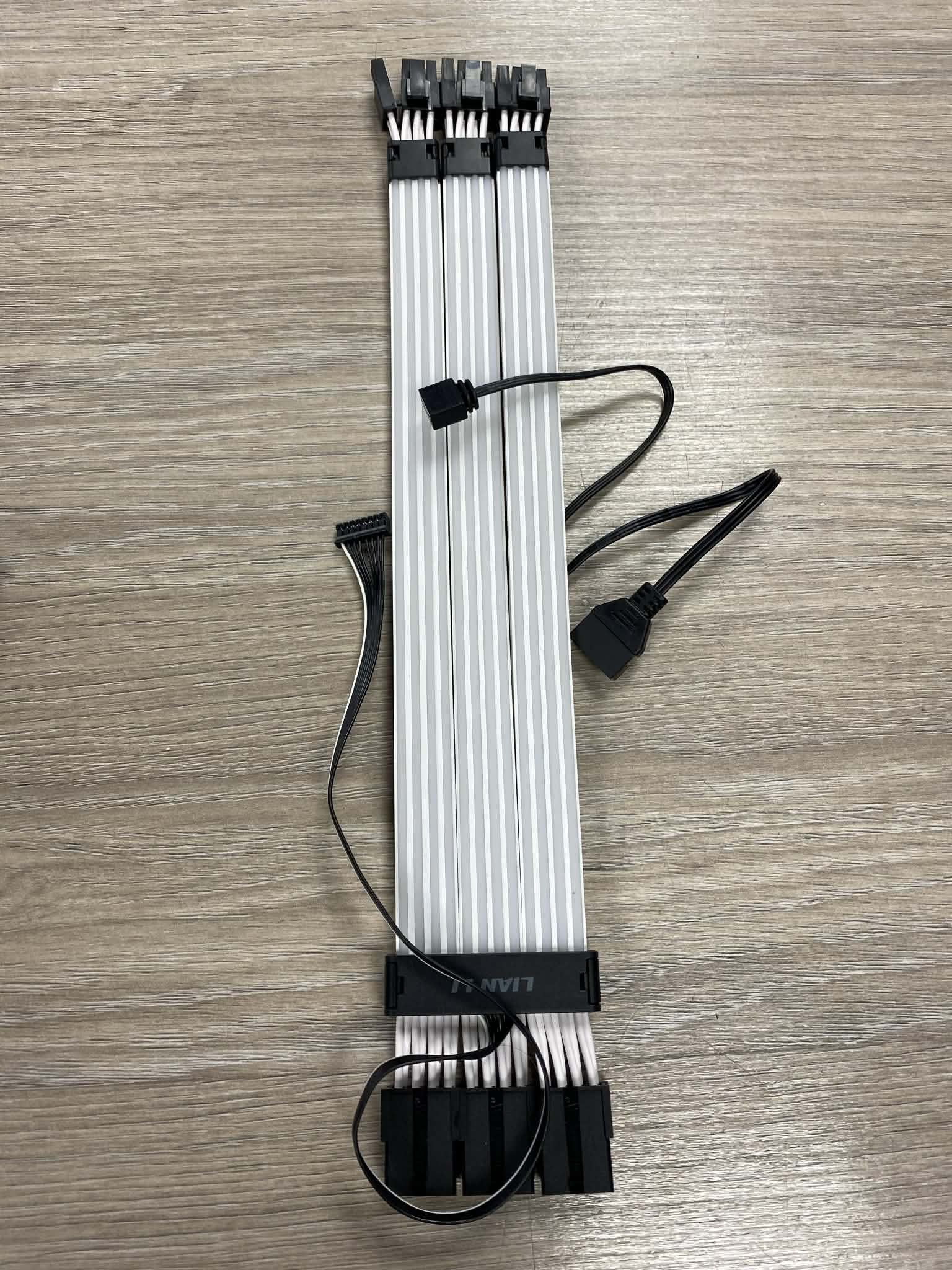 Lian Li Strimer Plus Triple 8-Pin RGB PCIe VGA Remote Control - Image 2